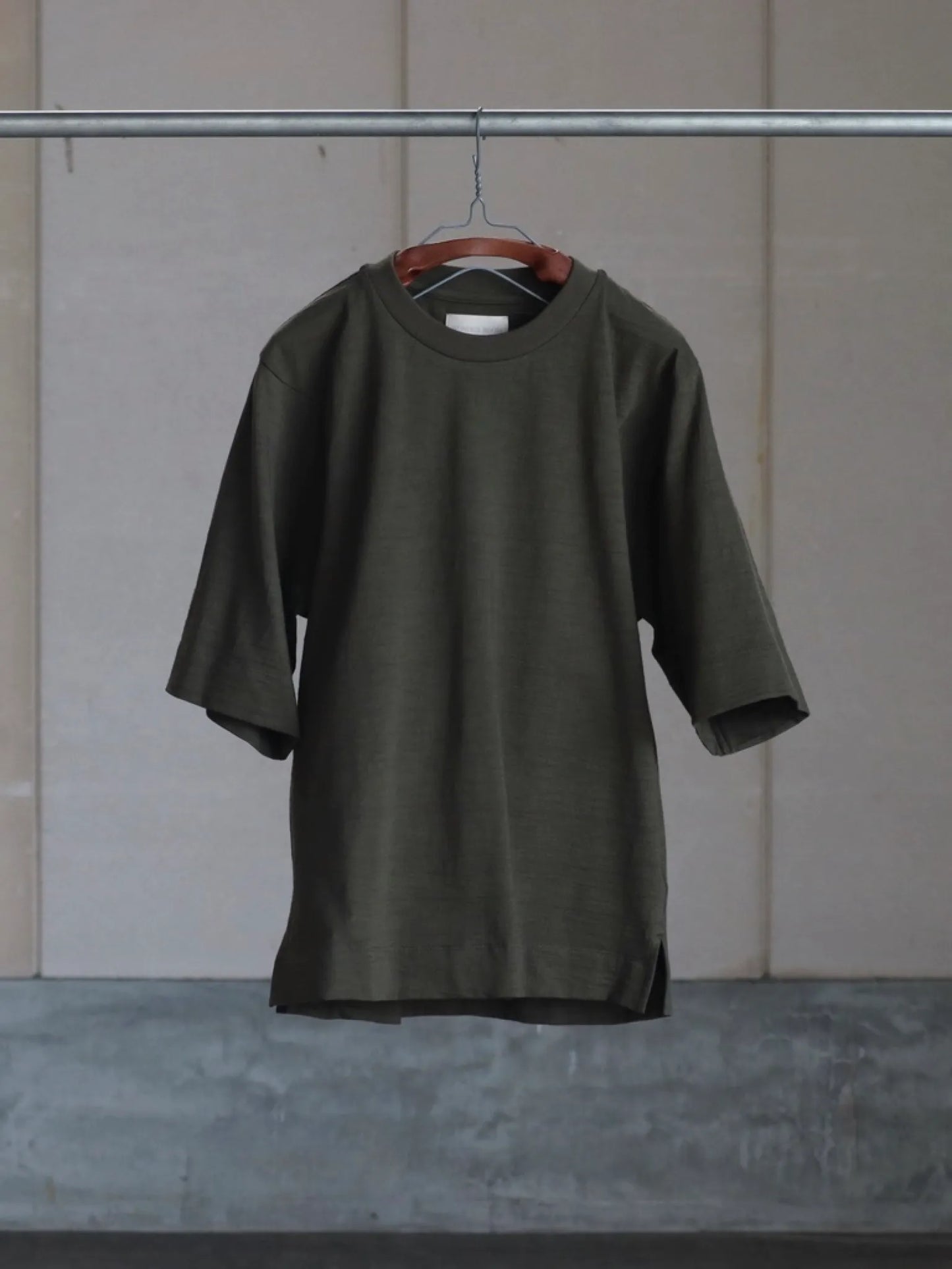 WONDER ROOM | "SHADOW" S/S Crewneck Tee olive