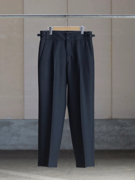 ONE TUCK STRAIGHT TROUSERS SMOKE GRAY