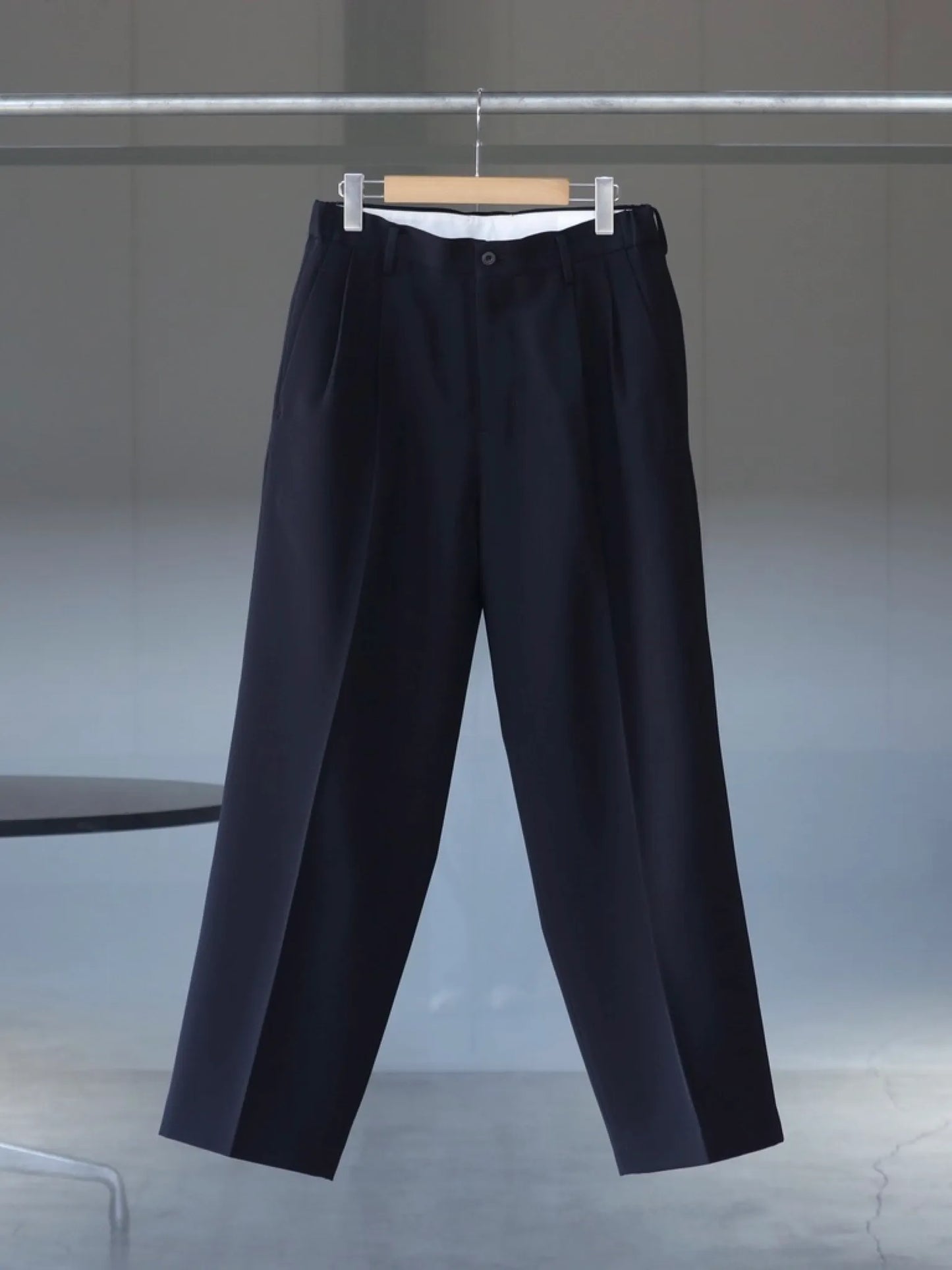 IRENISA | TWO TUCKS WIDE TROUSERS BLACK