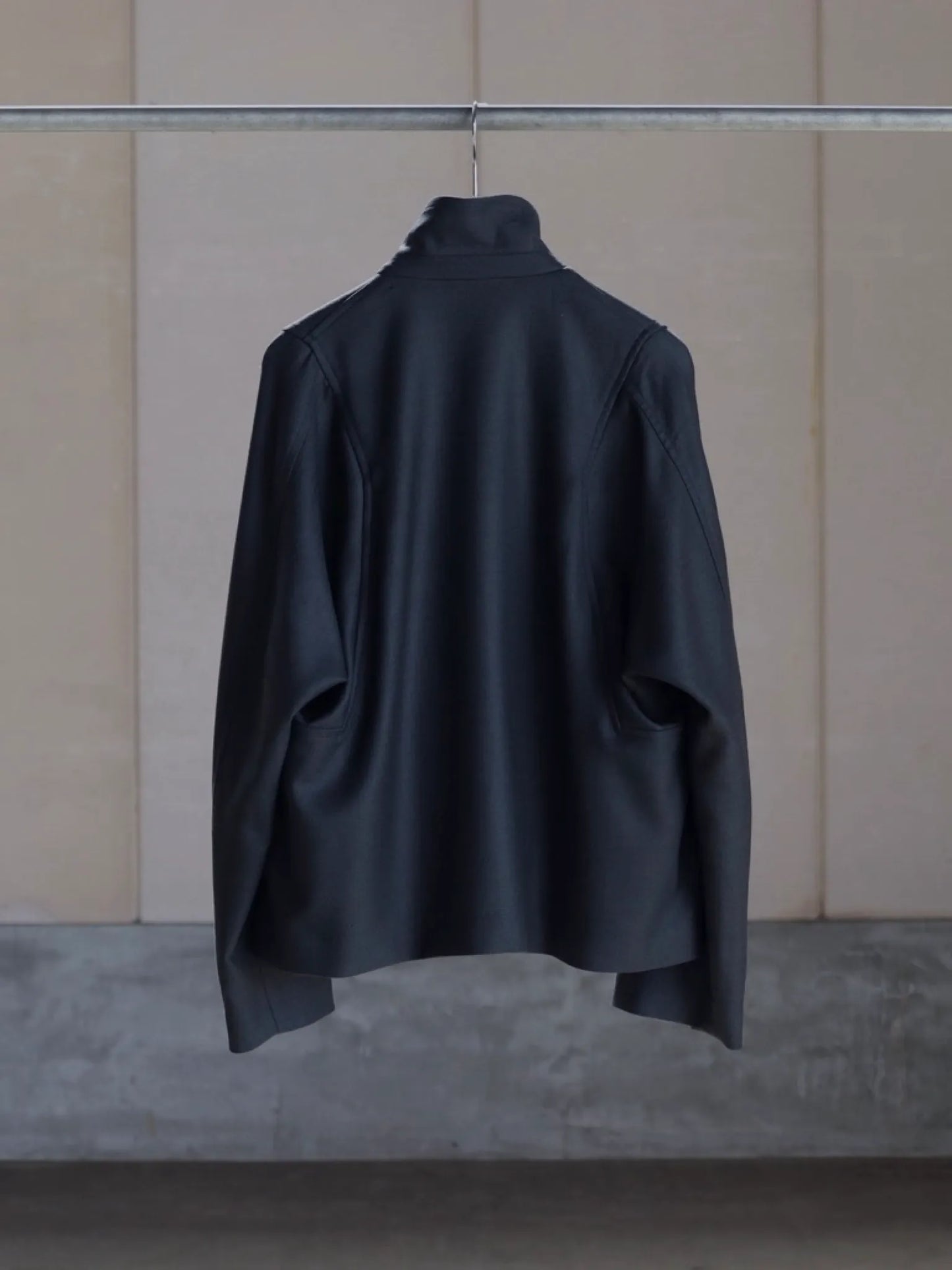 MODIFIED SLEEVE ZIP BLOUSON SMOKE GRAY