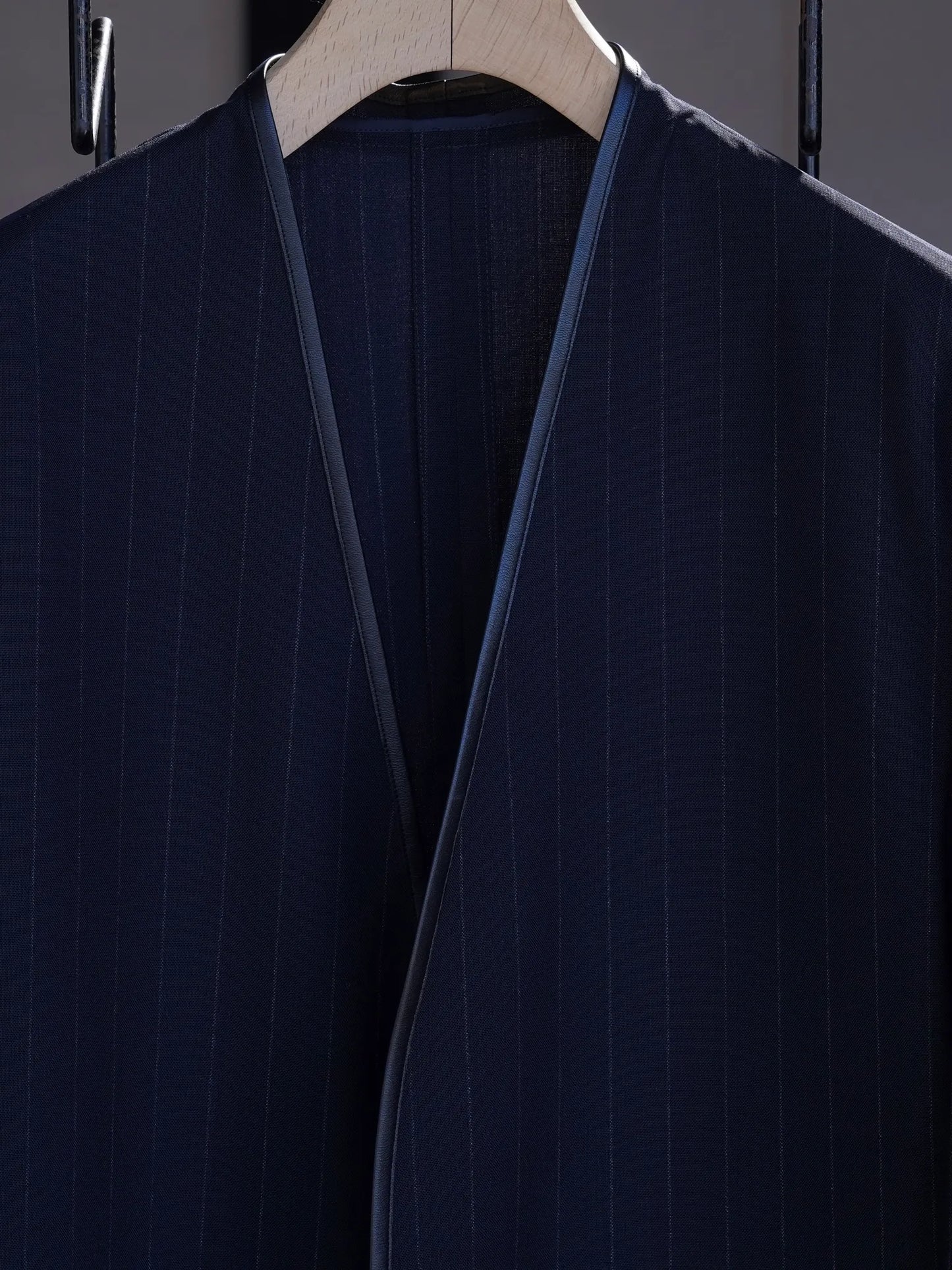 SARTO | [HIGH TWIST WOOL] NO-COLLAR JACKET NAVY STRIPE