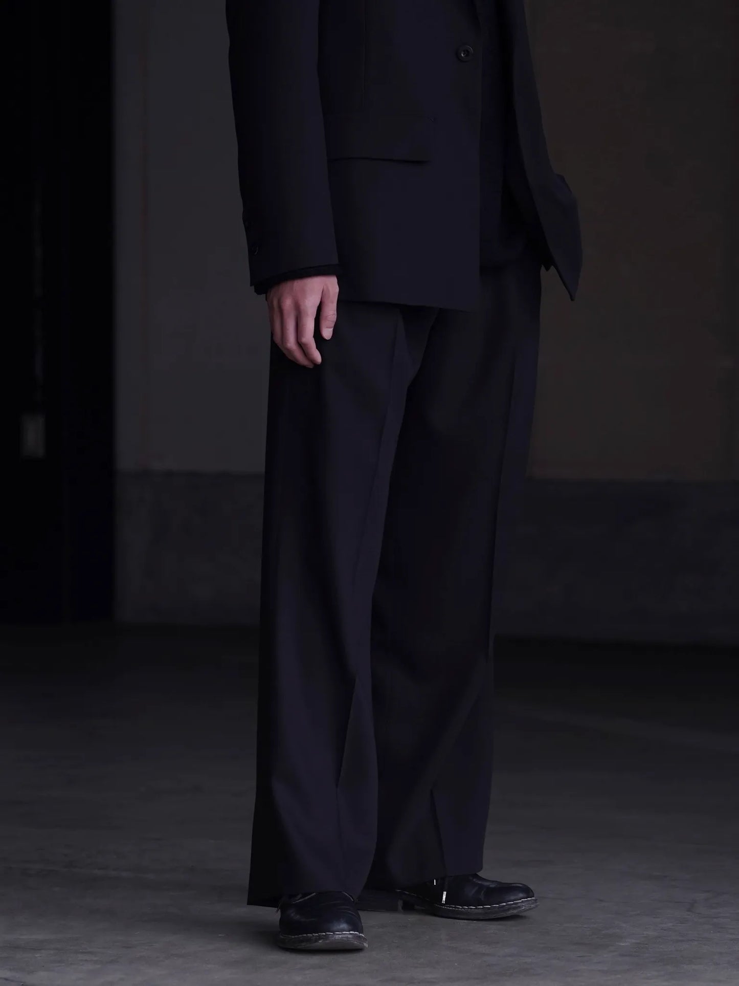 irenisa-two-tucks-wide-trousers-dark-brown-6