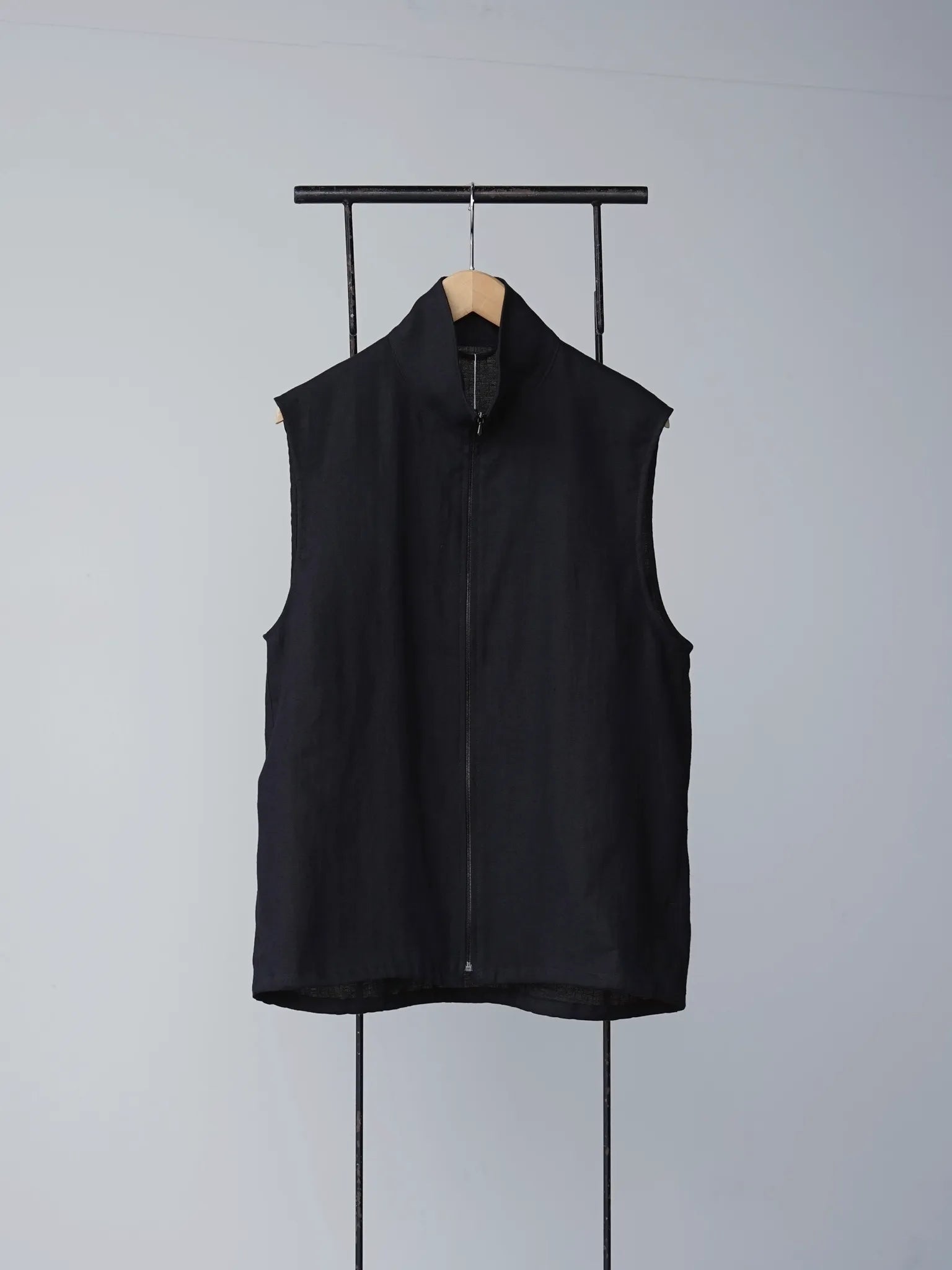 comoli-カナパ-ベスト-black-1