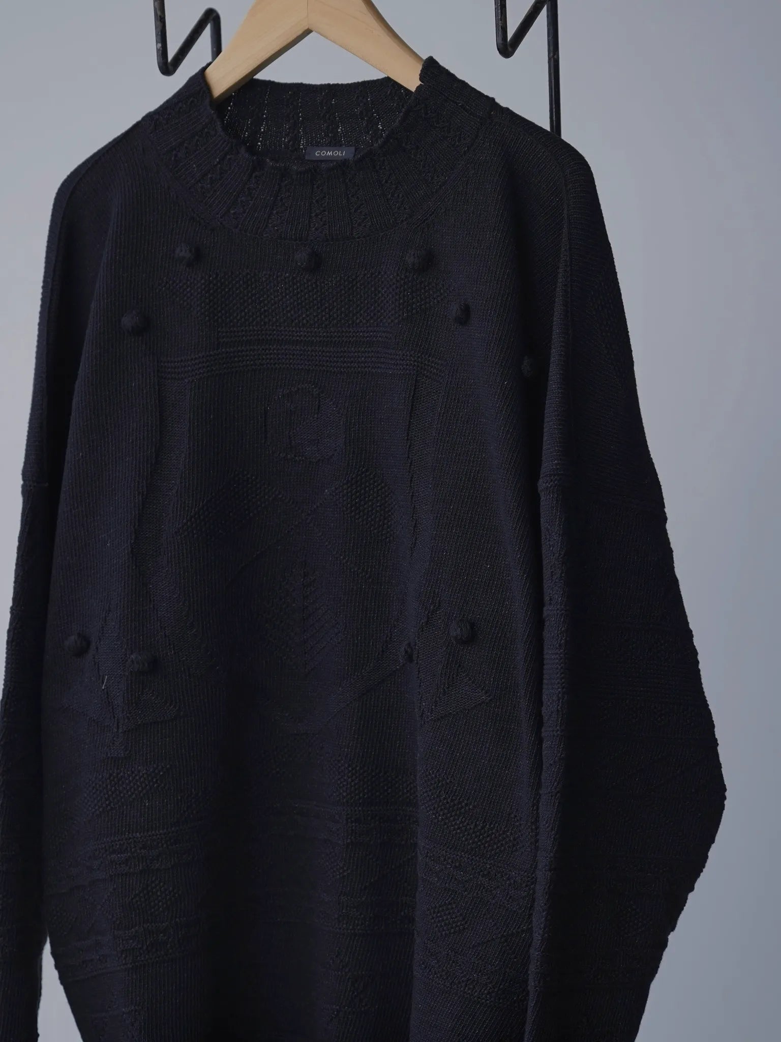 comoli-モチーフ-ニット-black-2