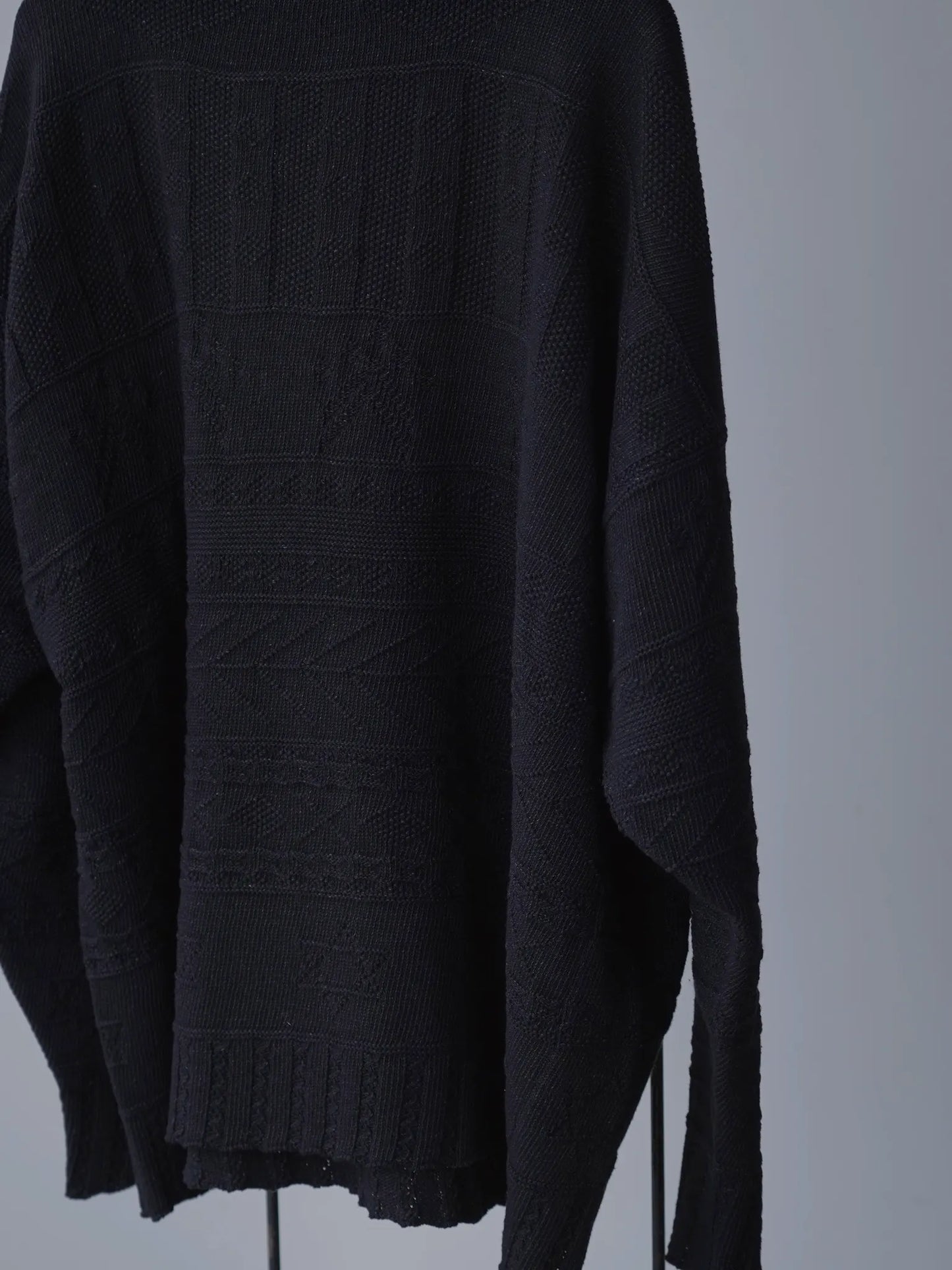 comoli-モチーフ-ニット-black-3