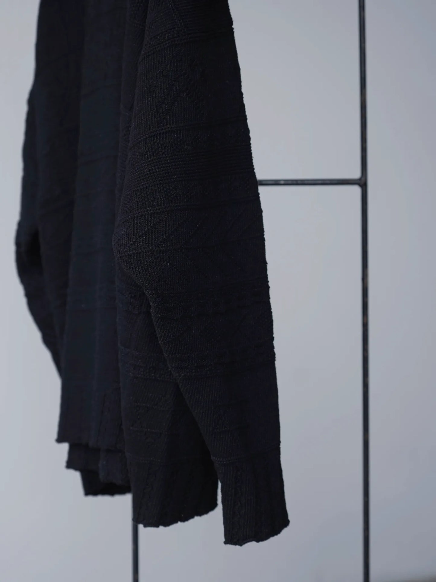 comoli-モチーフ-ニット-black-4