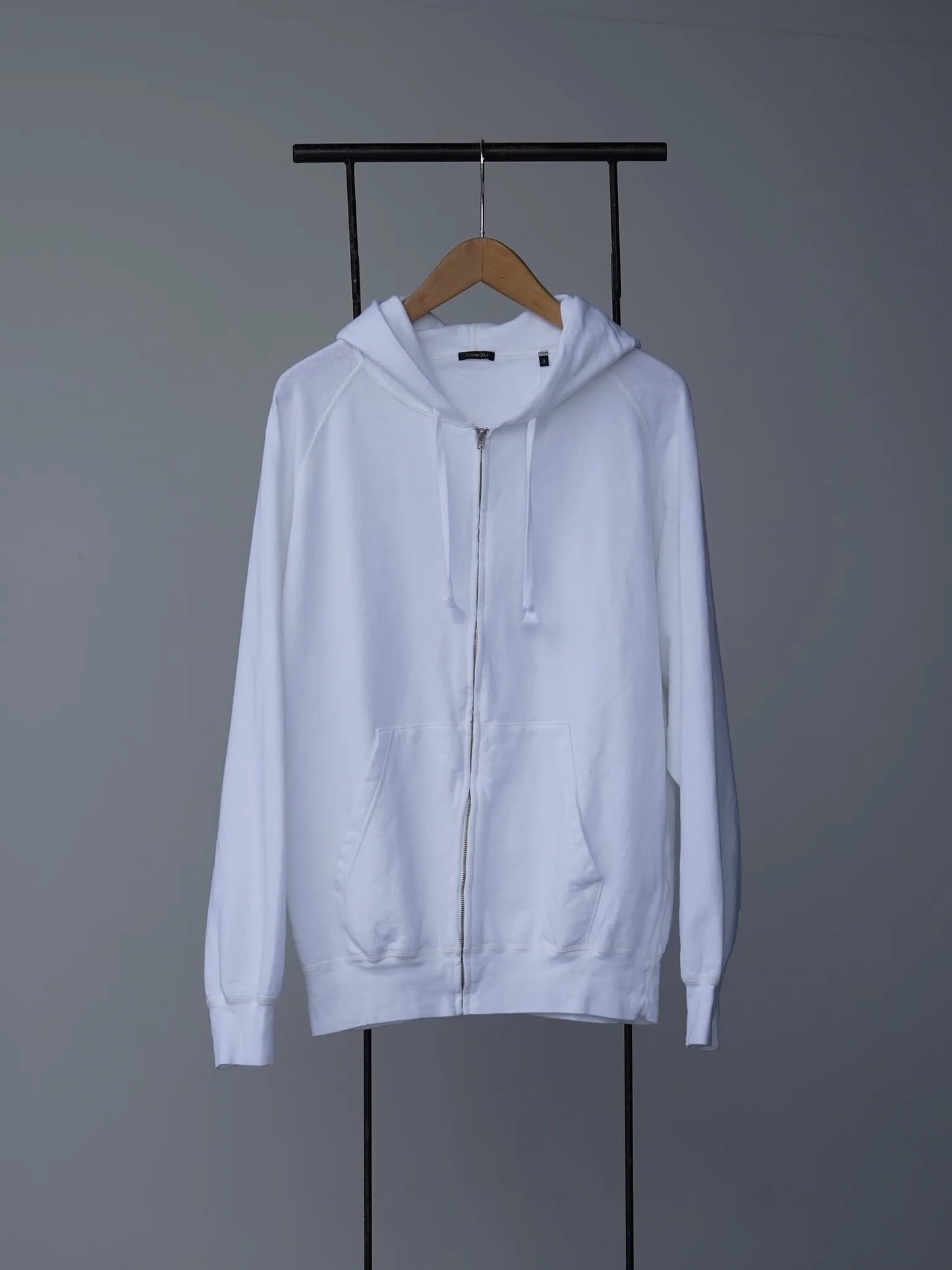 comoli-lwコットン裏毛-ジップパーカ-white-1-1