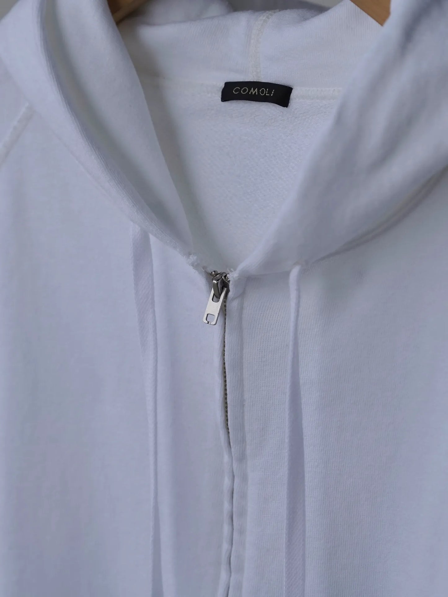 comoli-lwコットン裏毛-ジップパーカ-white-1-2