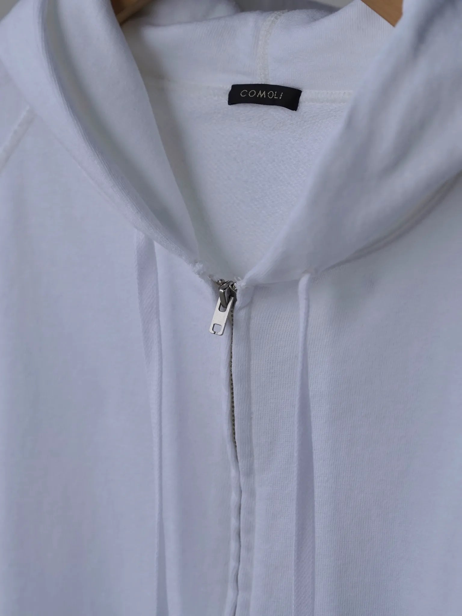 comoli-lwコットン裏毛-ジップパーカ-white-1-2