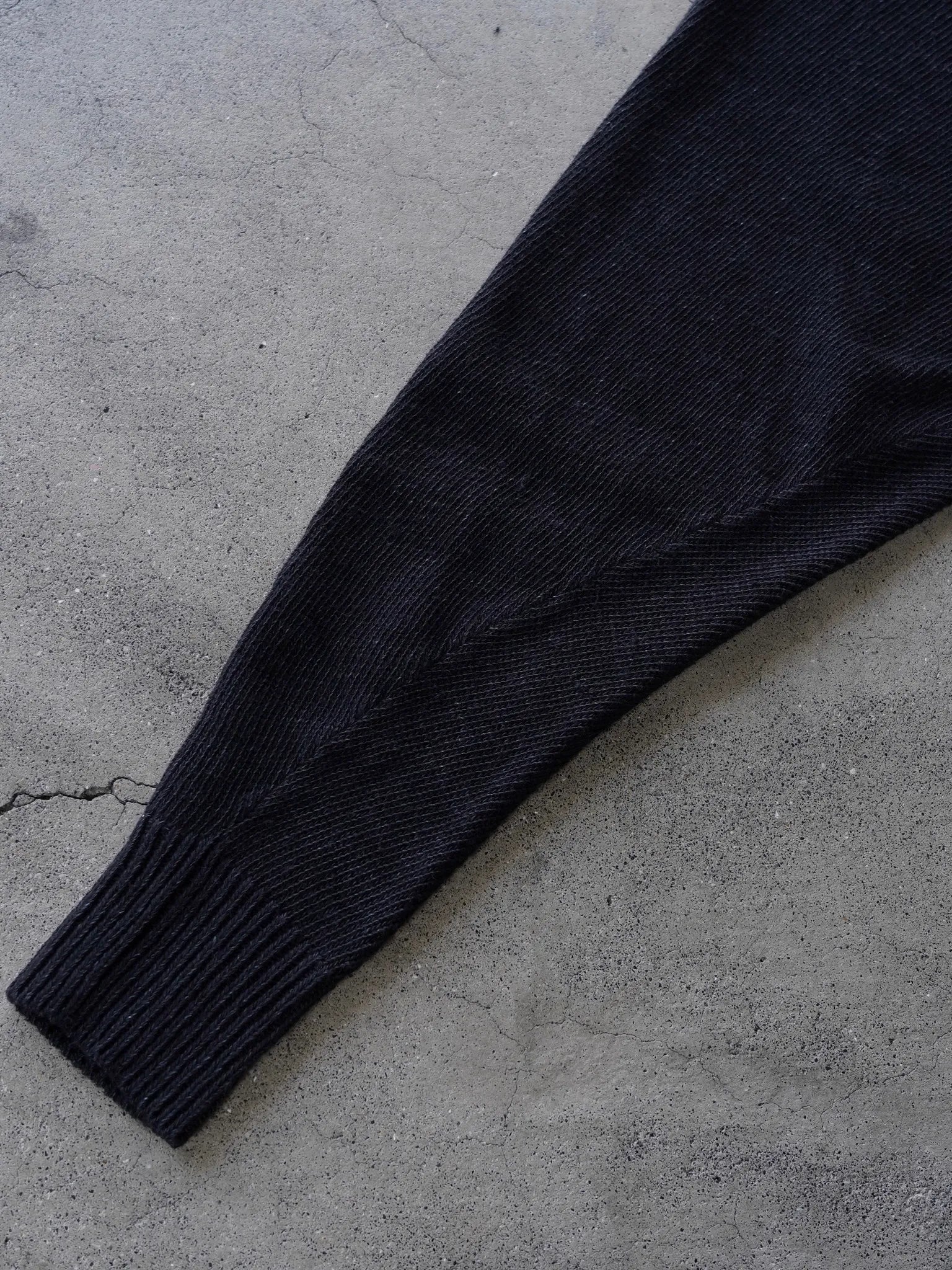 comoli-8g-クルーネックニット-black-4