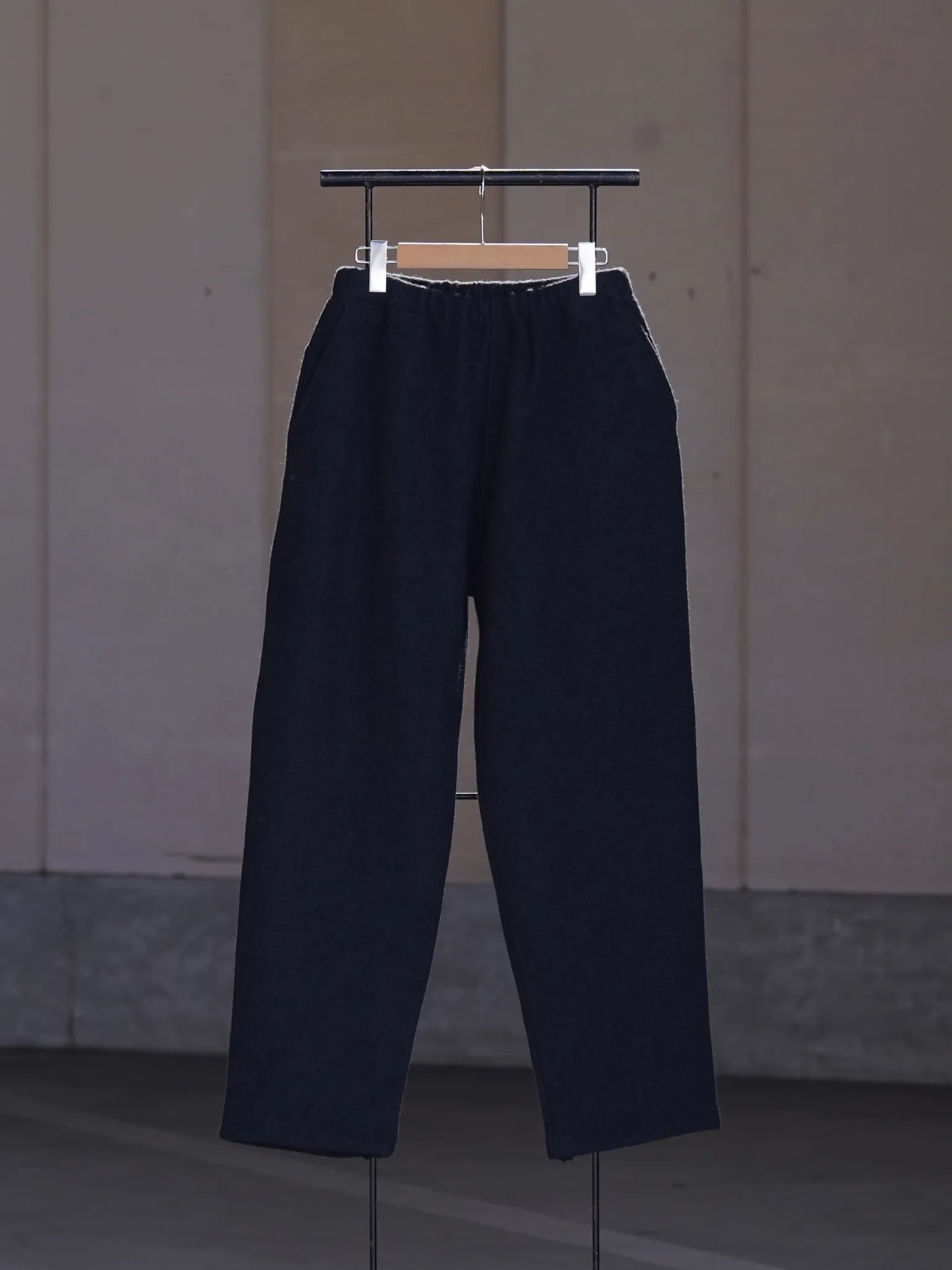 COMOLI | ウールフェルト パンツ CHARCOAL