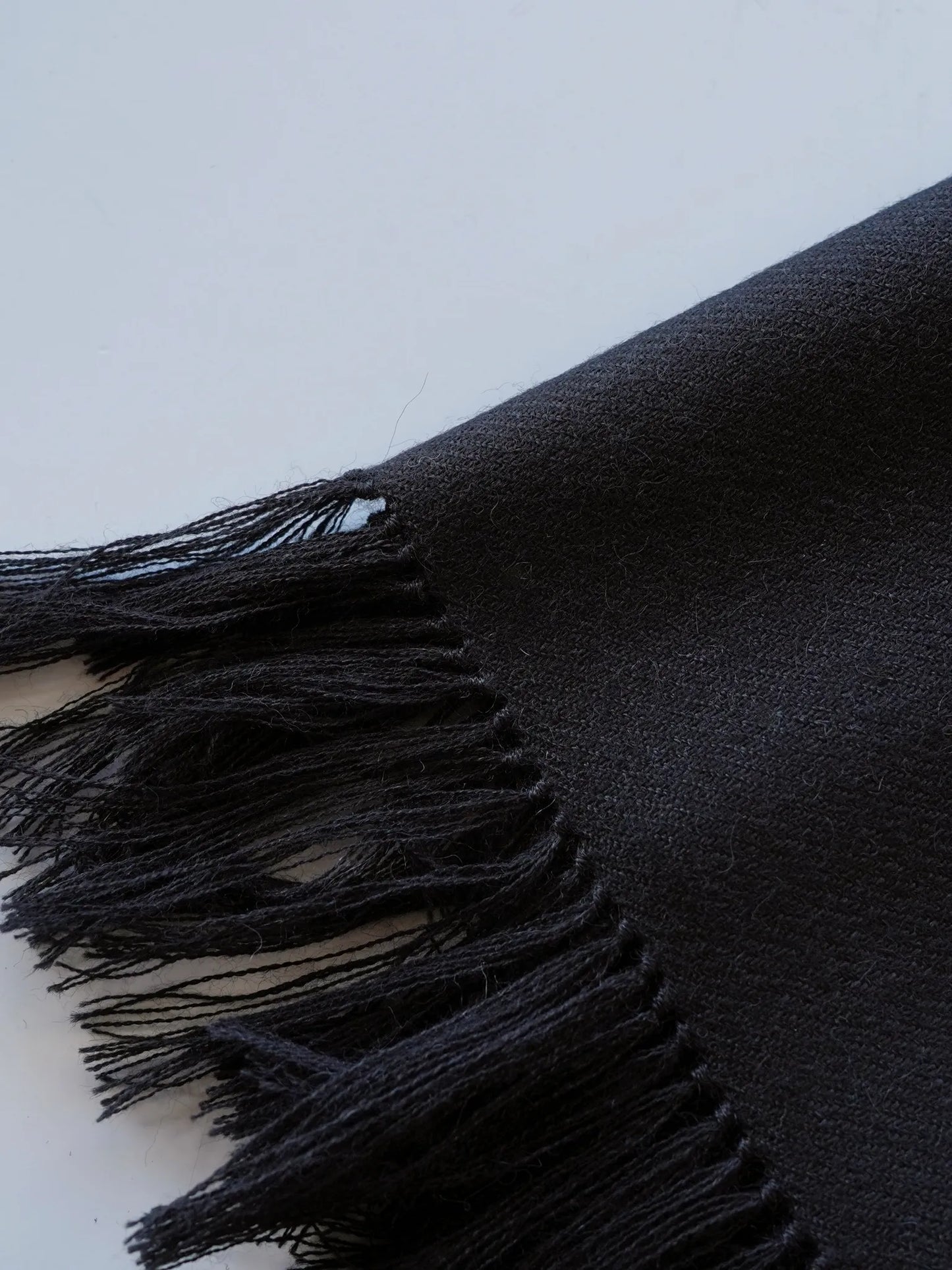 THE INOUE BROTHERS | Non Brushed Large Stole Twisted Fringes Black