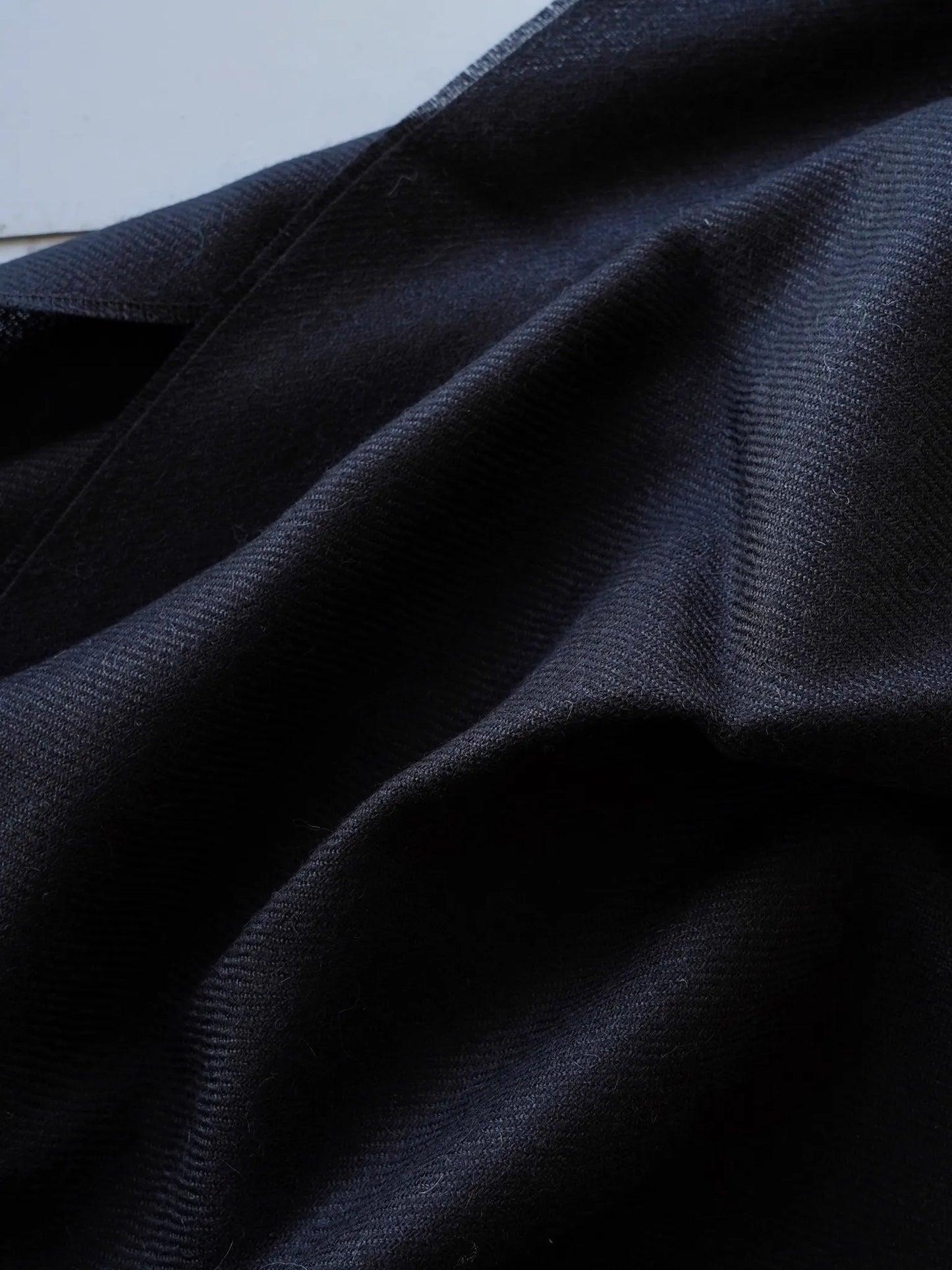 THE INOUE BROTHERS | Non Brushed Large Stole Twisted Fringes Black