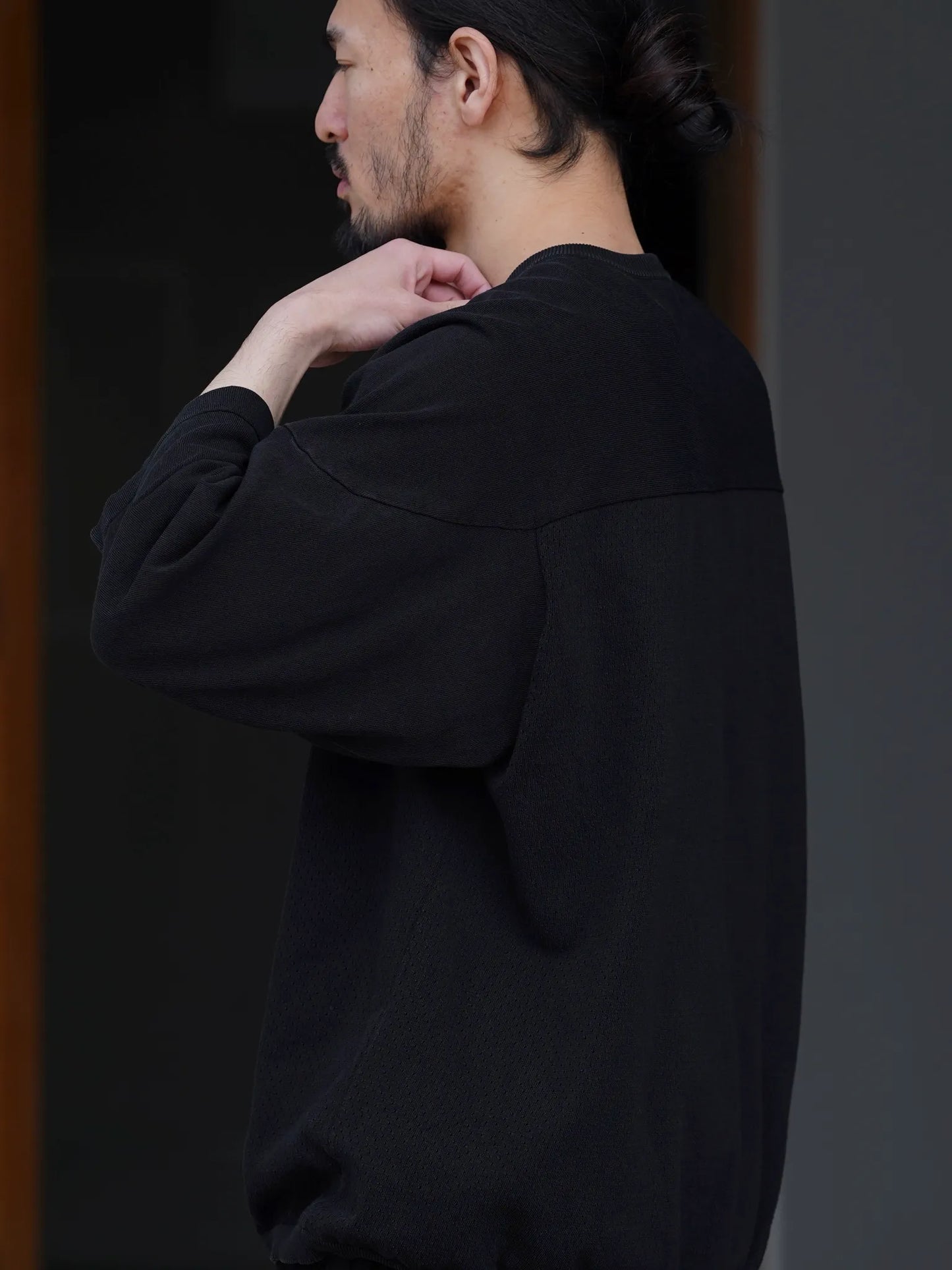 comoli-コットン-ホッケーニット-black-3