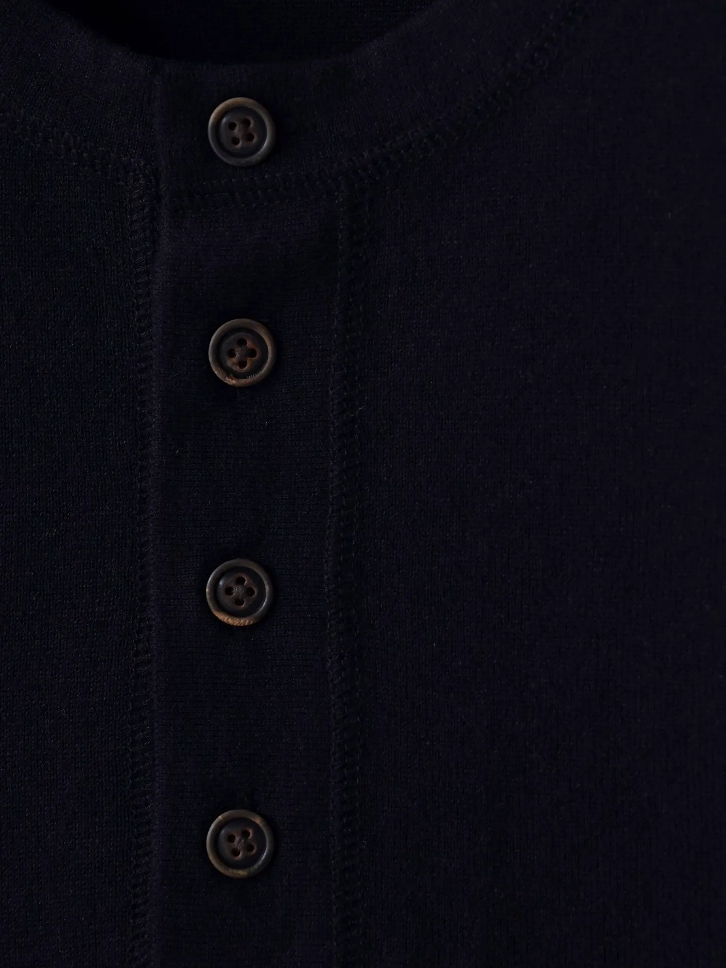 calmlence | HENLEY NECK LS T-SHIRT BLK