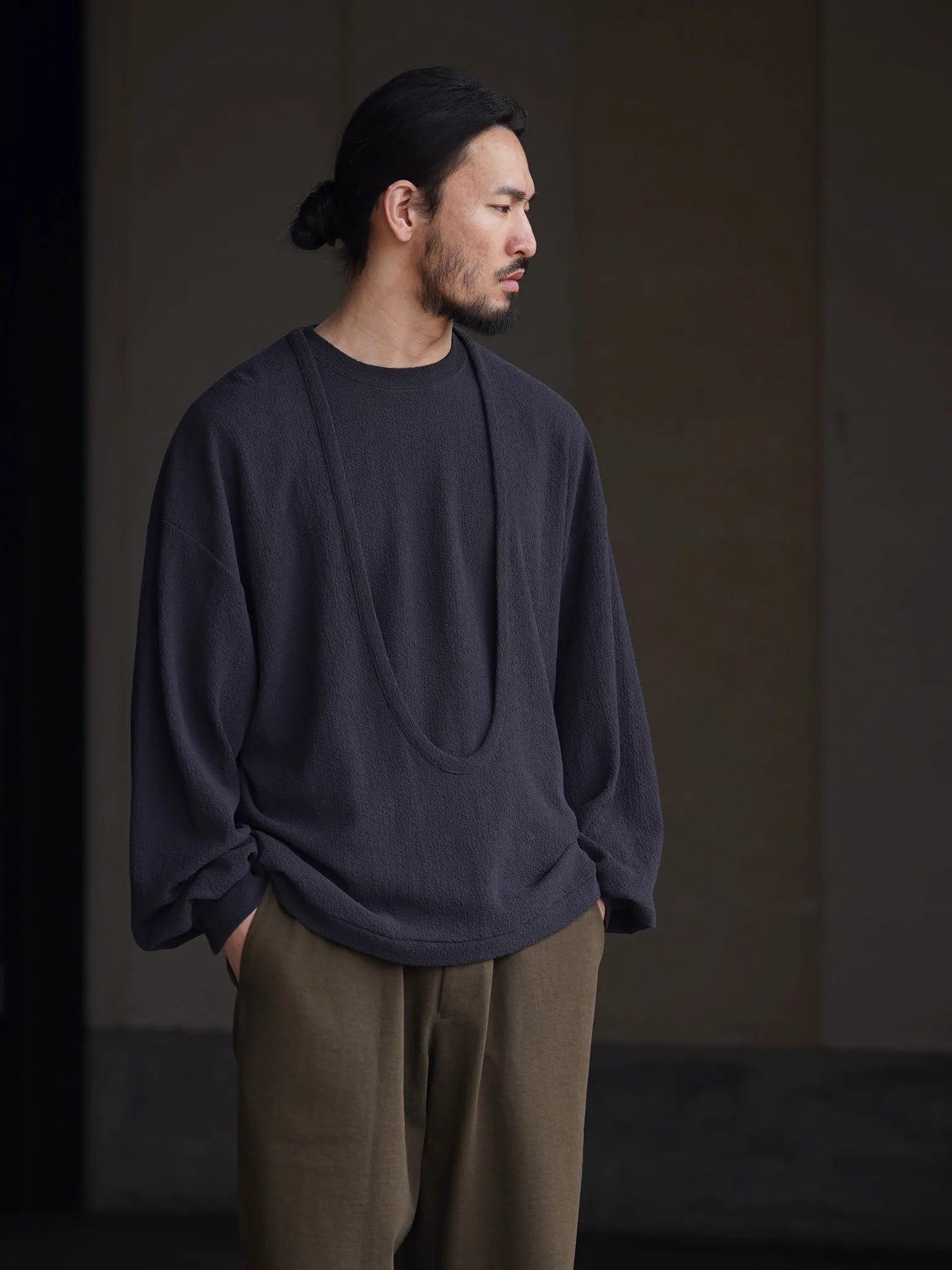 nonnotte-drape-u-pullover-with-cuff-sleeve-inkshade-6