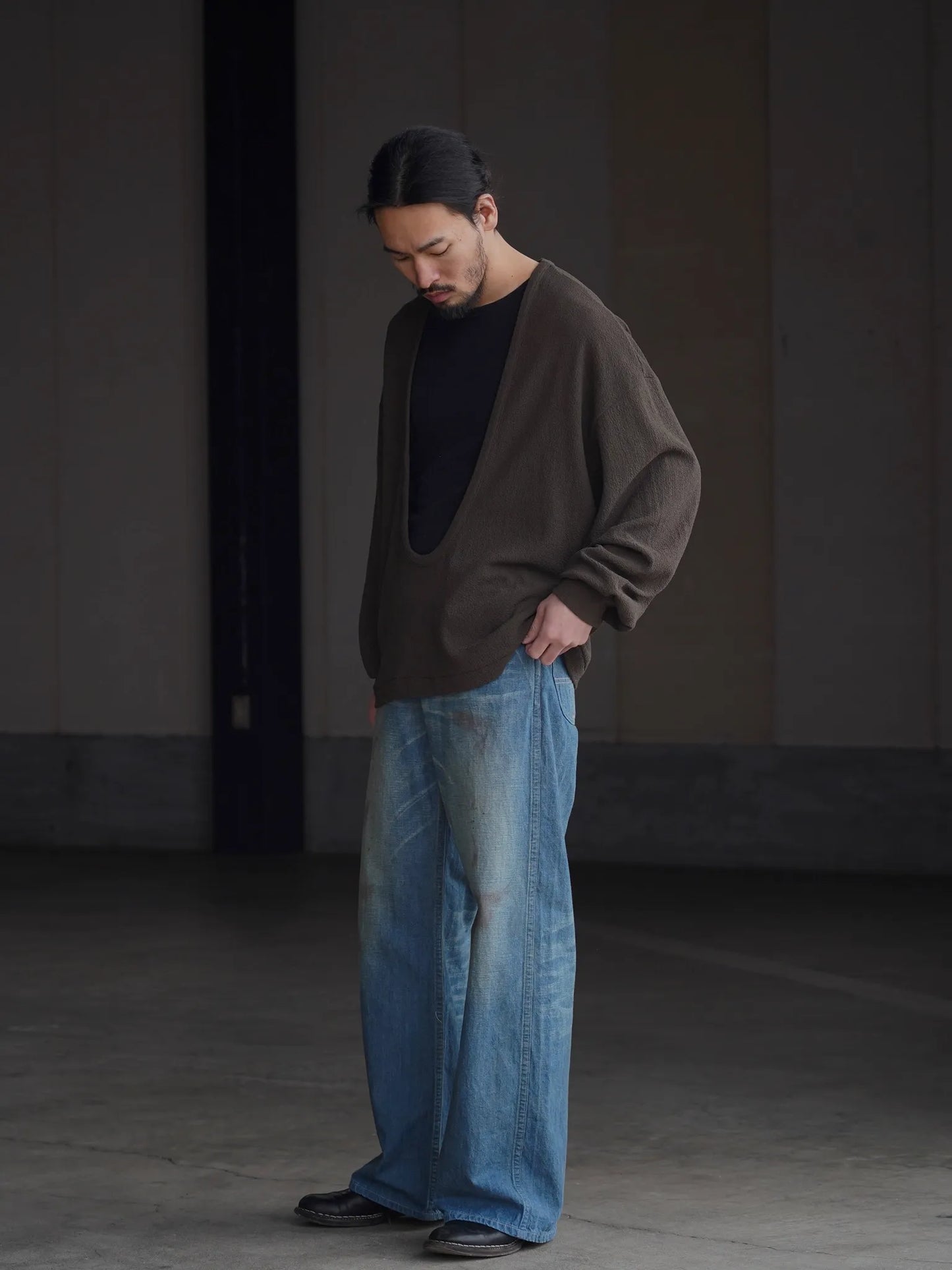 nonnotte-drape-u-pullover-with-cuff-sleeve-khaki-3