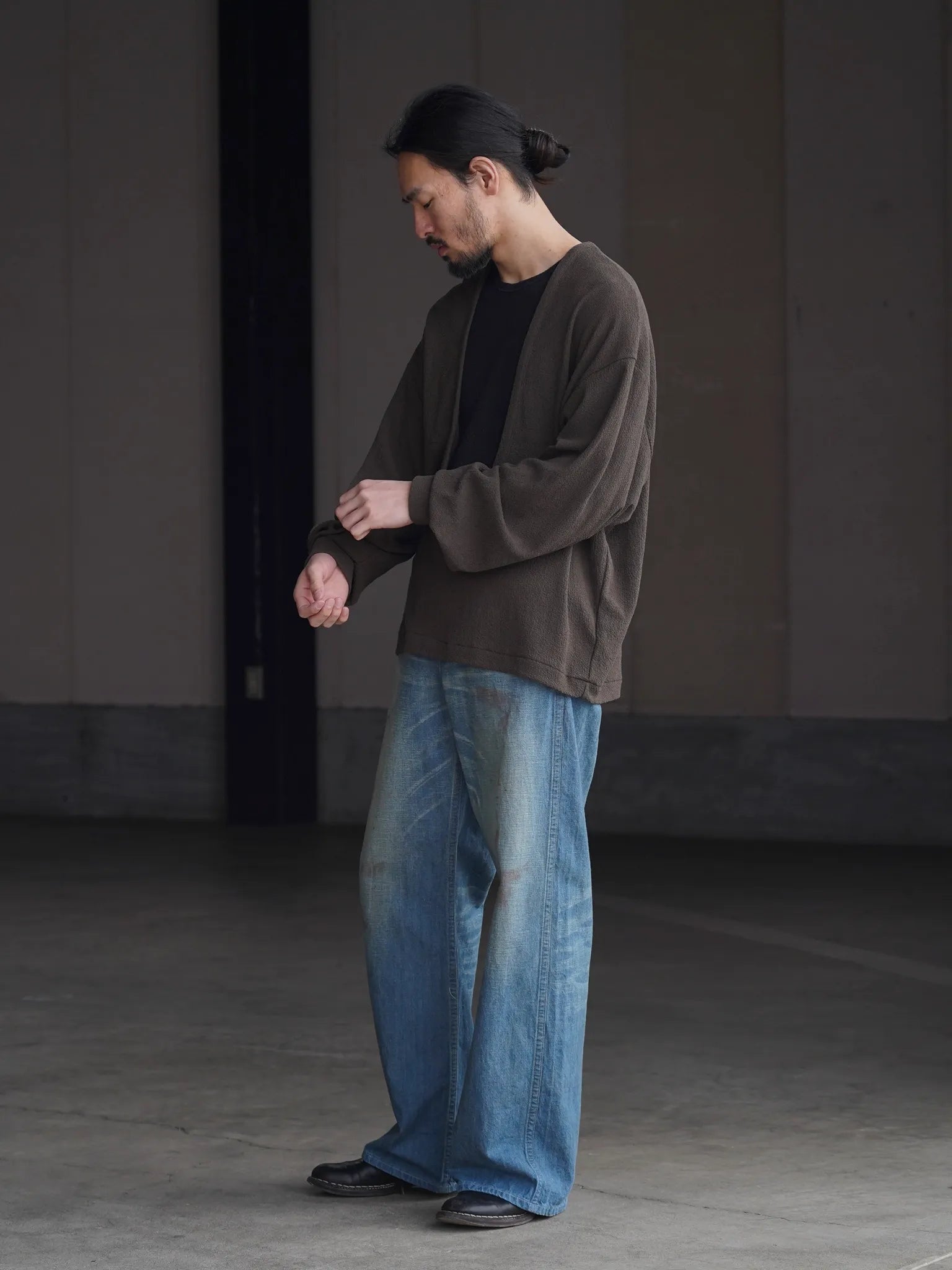 nonnotte-drape-u-pullover-with-cuff-sleeve-khaki-4