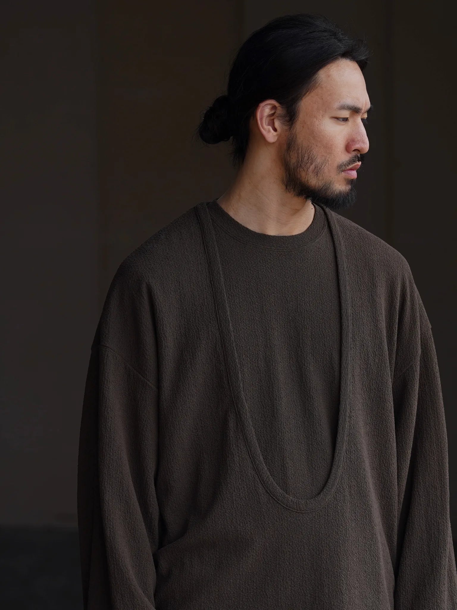 nonnotte-drape-u-pullover-with-cuff-sleeve-khaki-10