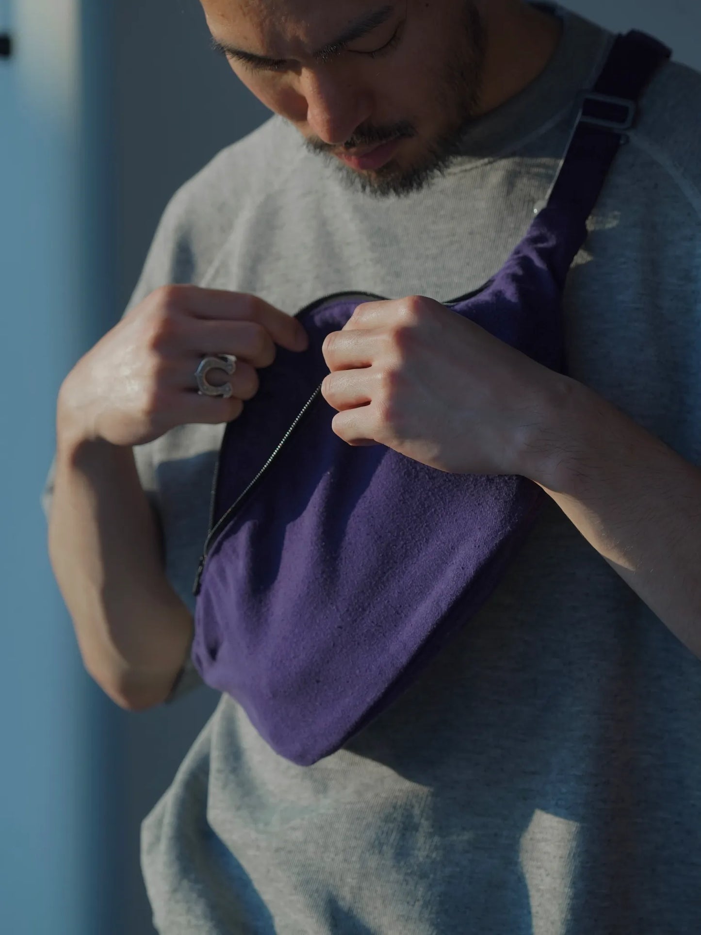COMOLI | シルクネップ ウエストバッグ PURPLE
