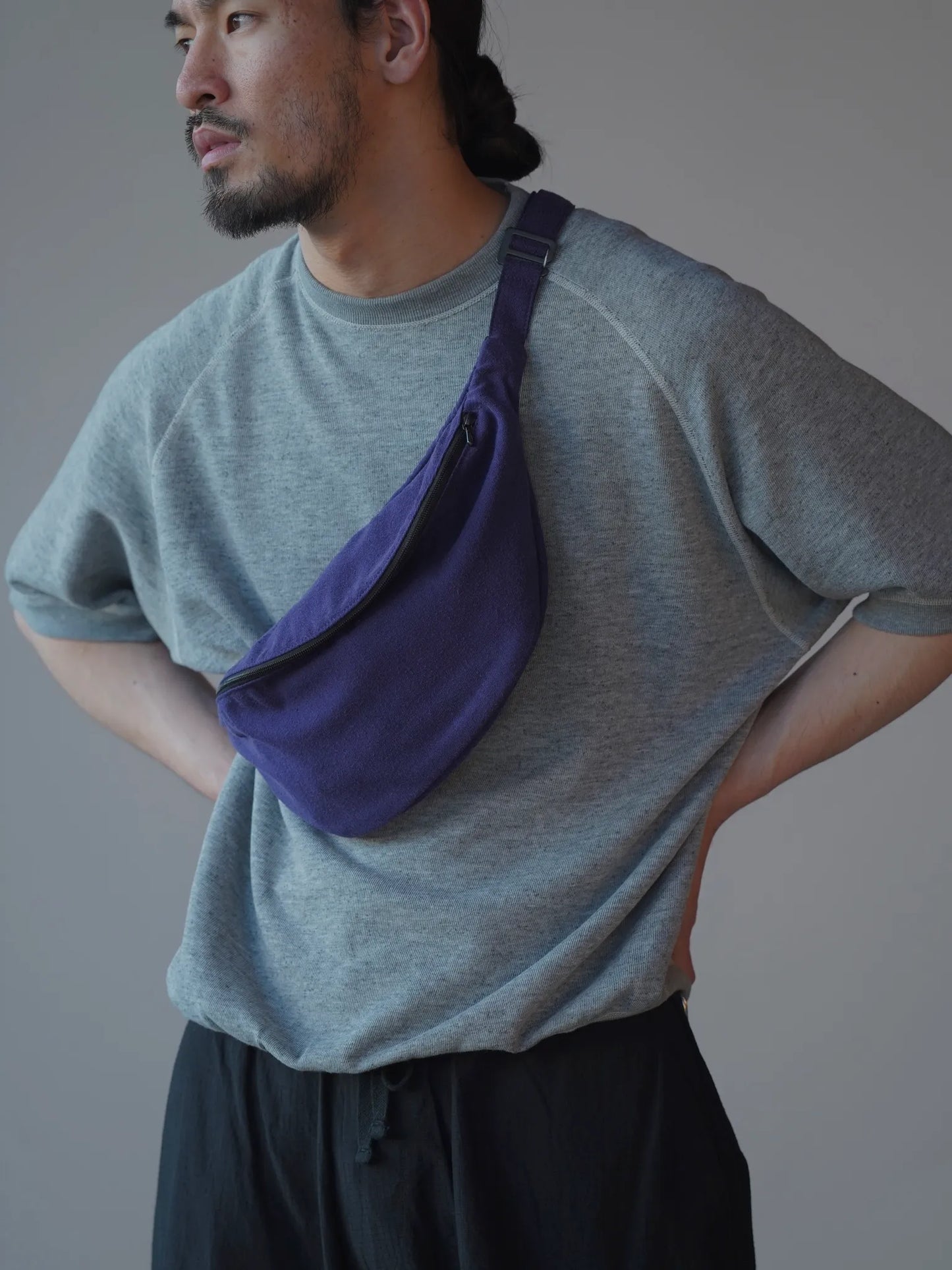 COMOLI | シルクネップ ウエストバッグ PURPLE