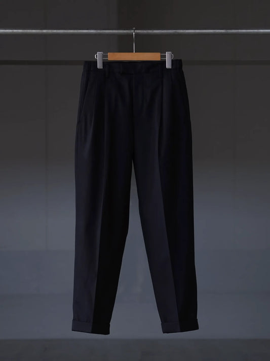 IRENISA | TWO TUCKS TAPERED TROUSERS BLACK