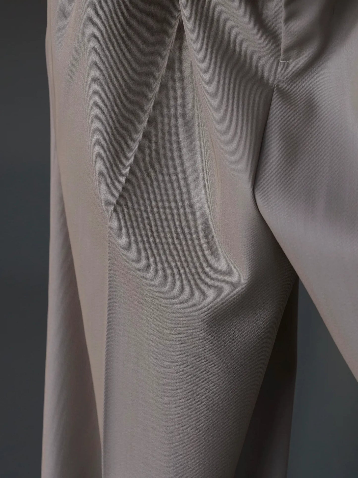 IRENISA | TWO TUCKS TAPERED TROUSERS GREIGE