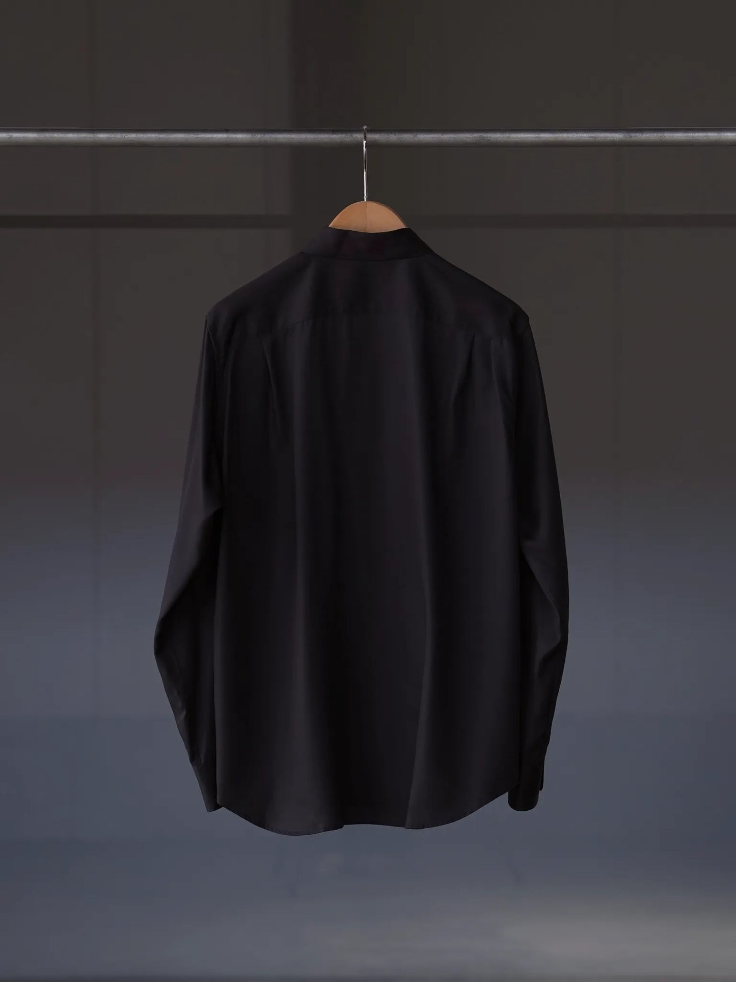 IRENISA | REGULAR COLLAR SHIRT SMOKE BLACK