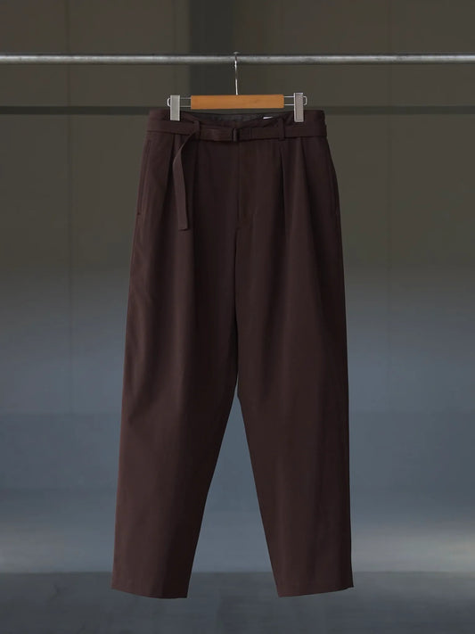 IRENISA | BELTED TAPERED PANTS DARK BROWN
