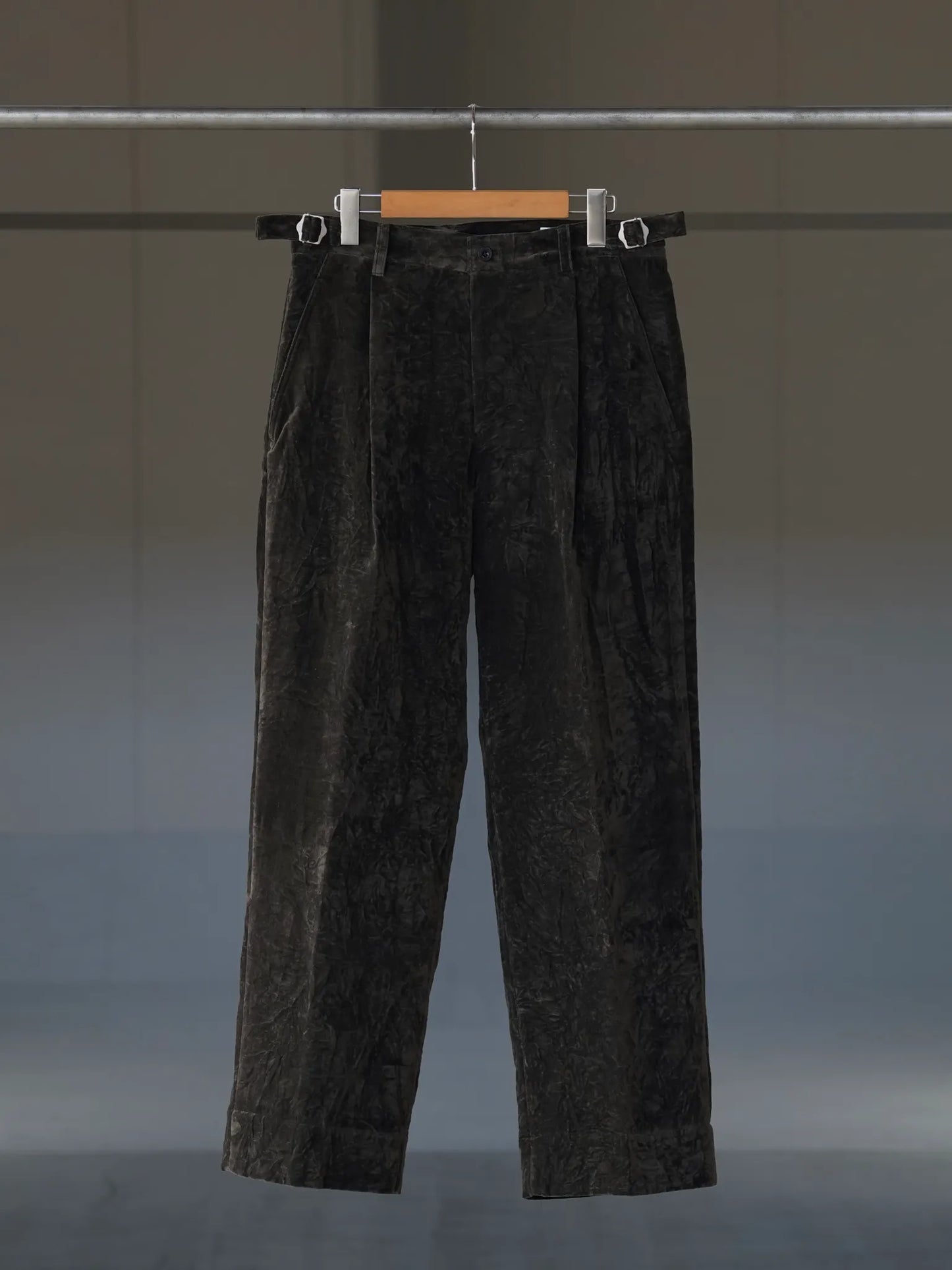 IRENISA | ONE TUCK STRAIGHT TROUSERS DARK BROWN