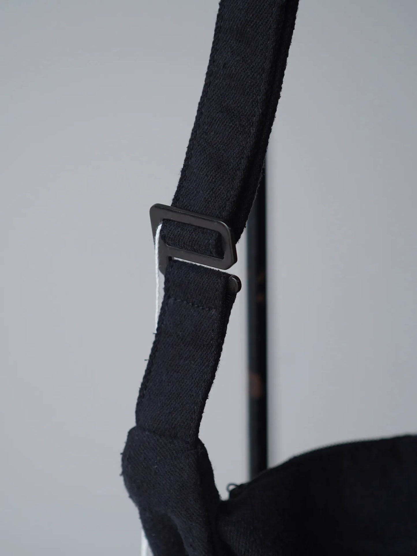 comoli-シルクネップ-ウエストバッグ-black-2-3