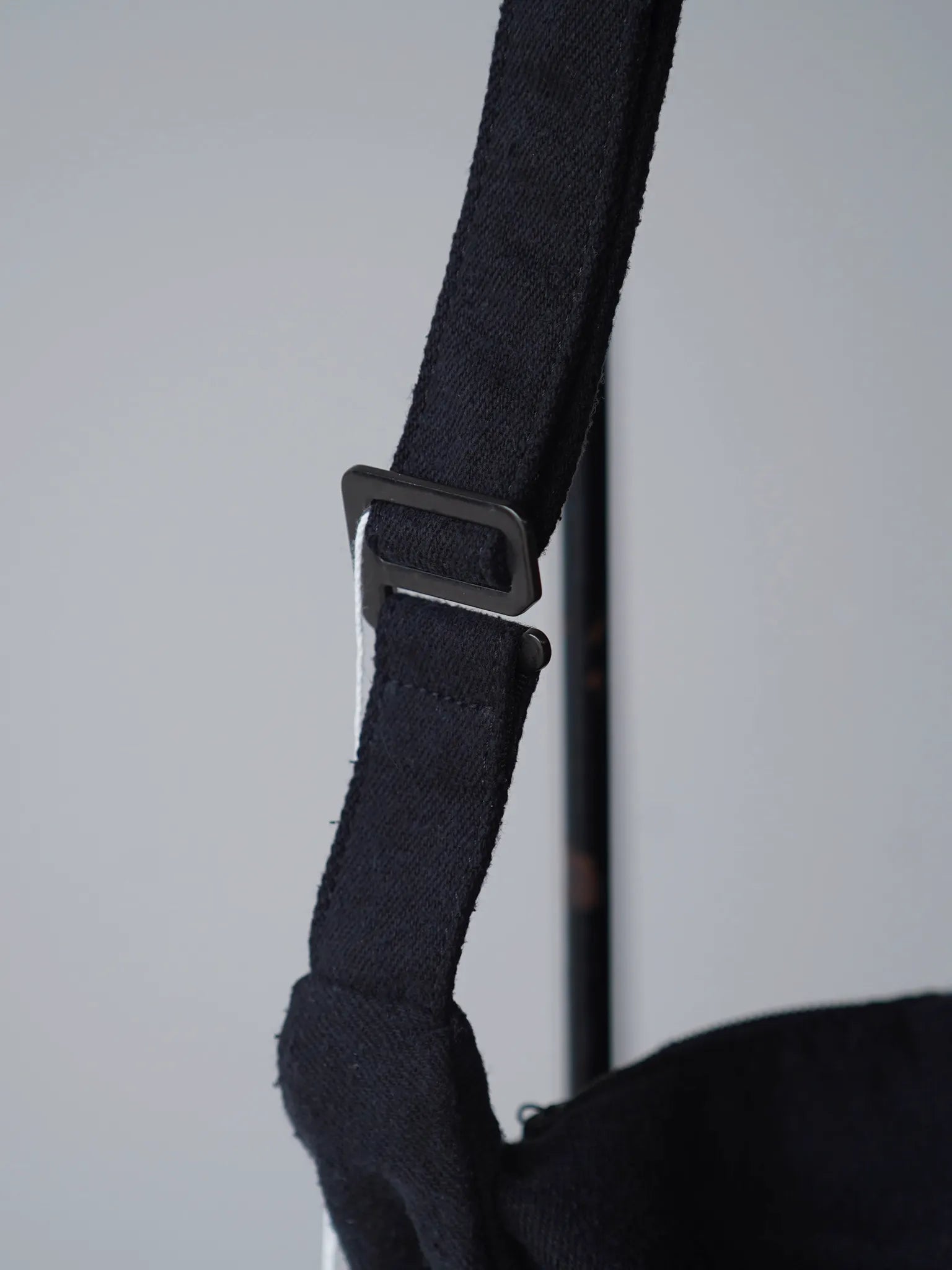 comoli-シルクネップ-ウエストバッグ-black-2-3