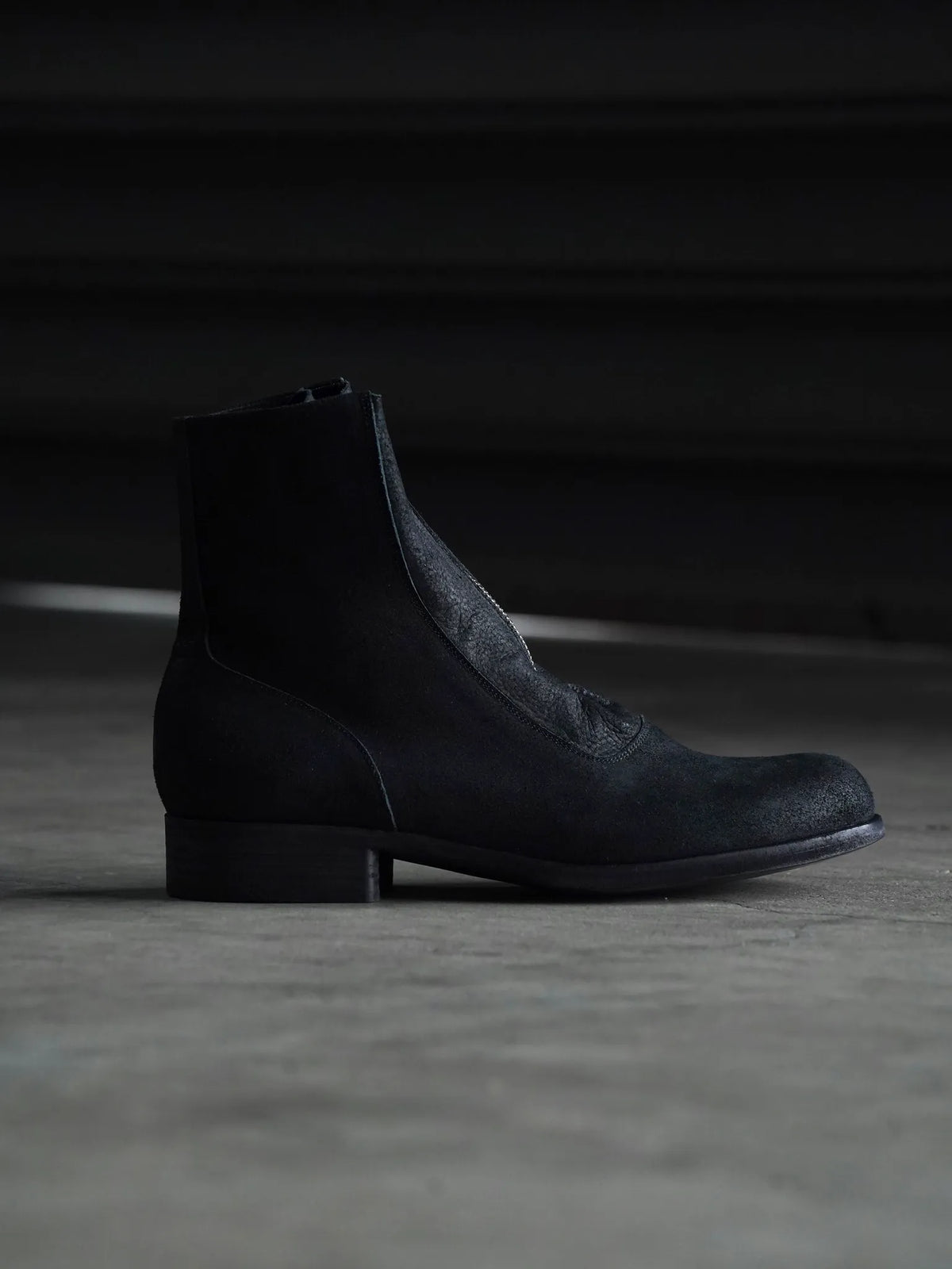 PETROSOLAUM | H center zip [Horse reverse] black