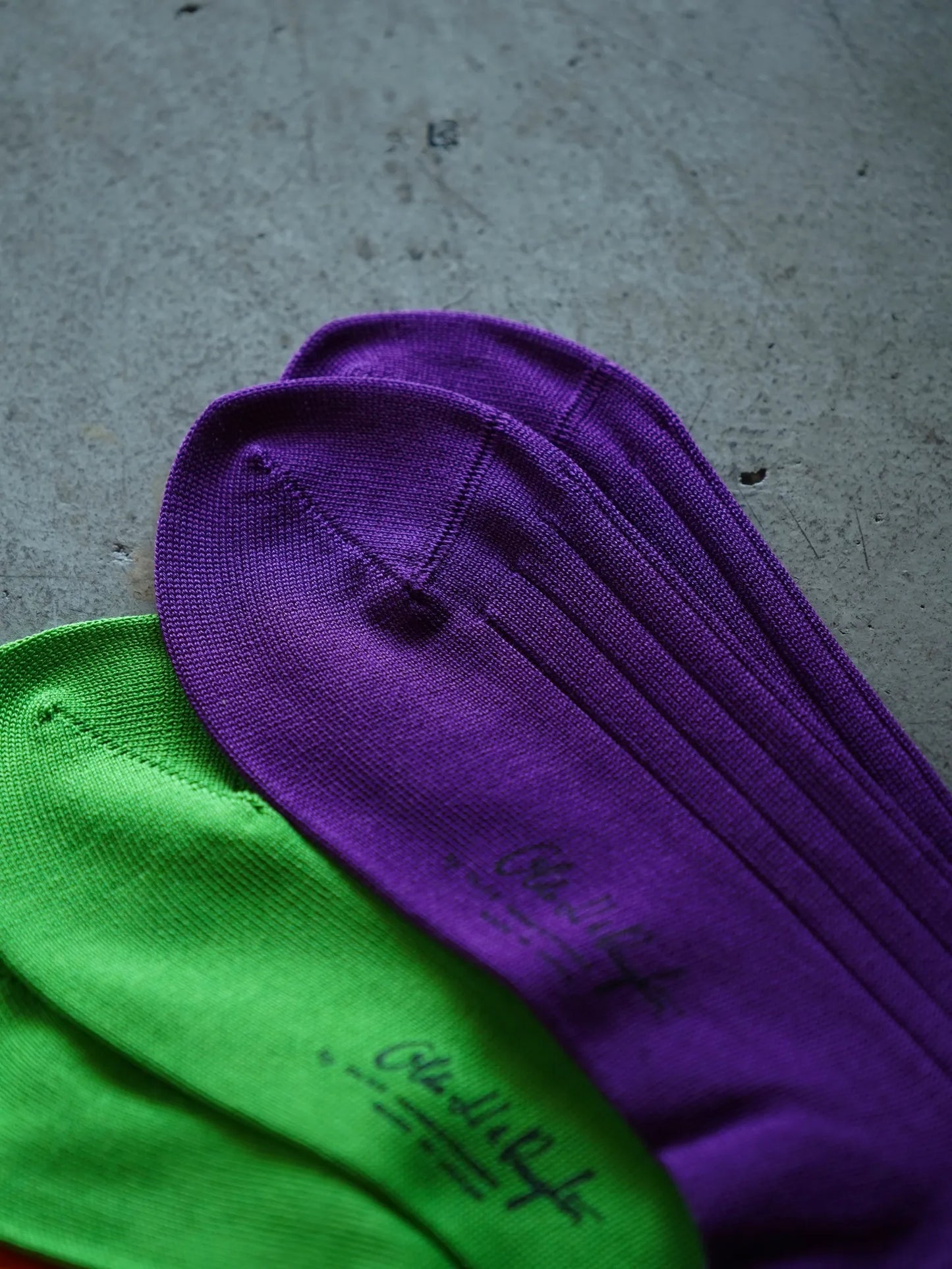 olde-h-daughter-silk-rib-socks-dahlia-1-2