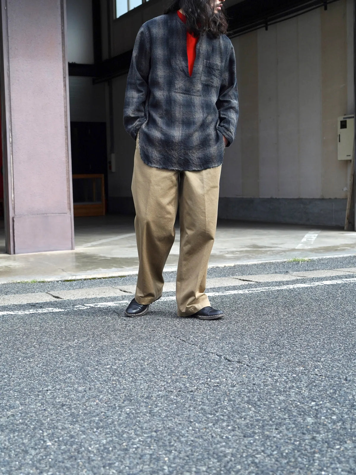 sarto-heavy-cotton-twill-tucked-trousers-dark-tan-3