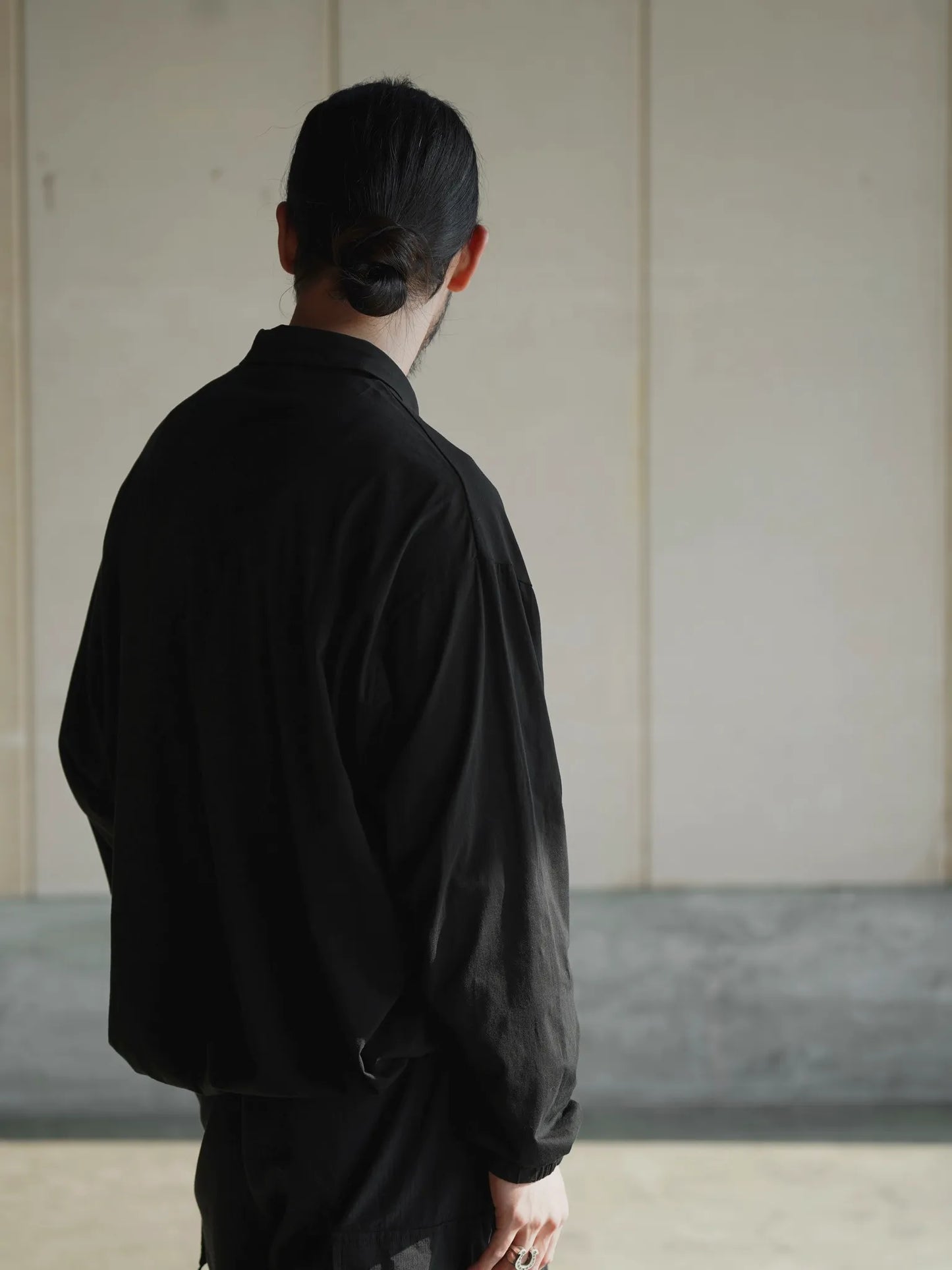 COMOLI | THINコットン ジップジャケット BLACK