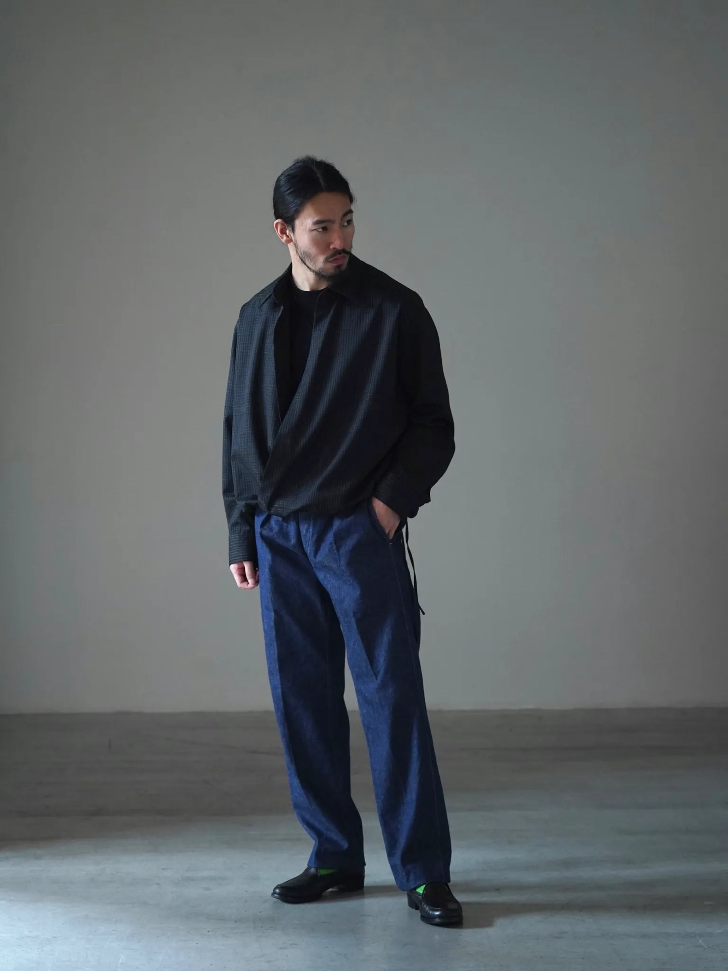 nonnotte | 커프 슬리브 드레이프 U 풀오버 차콜