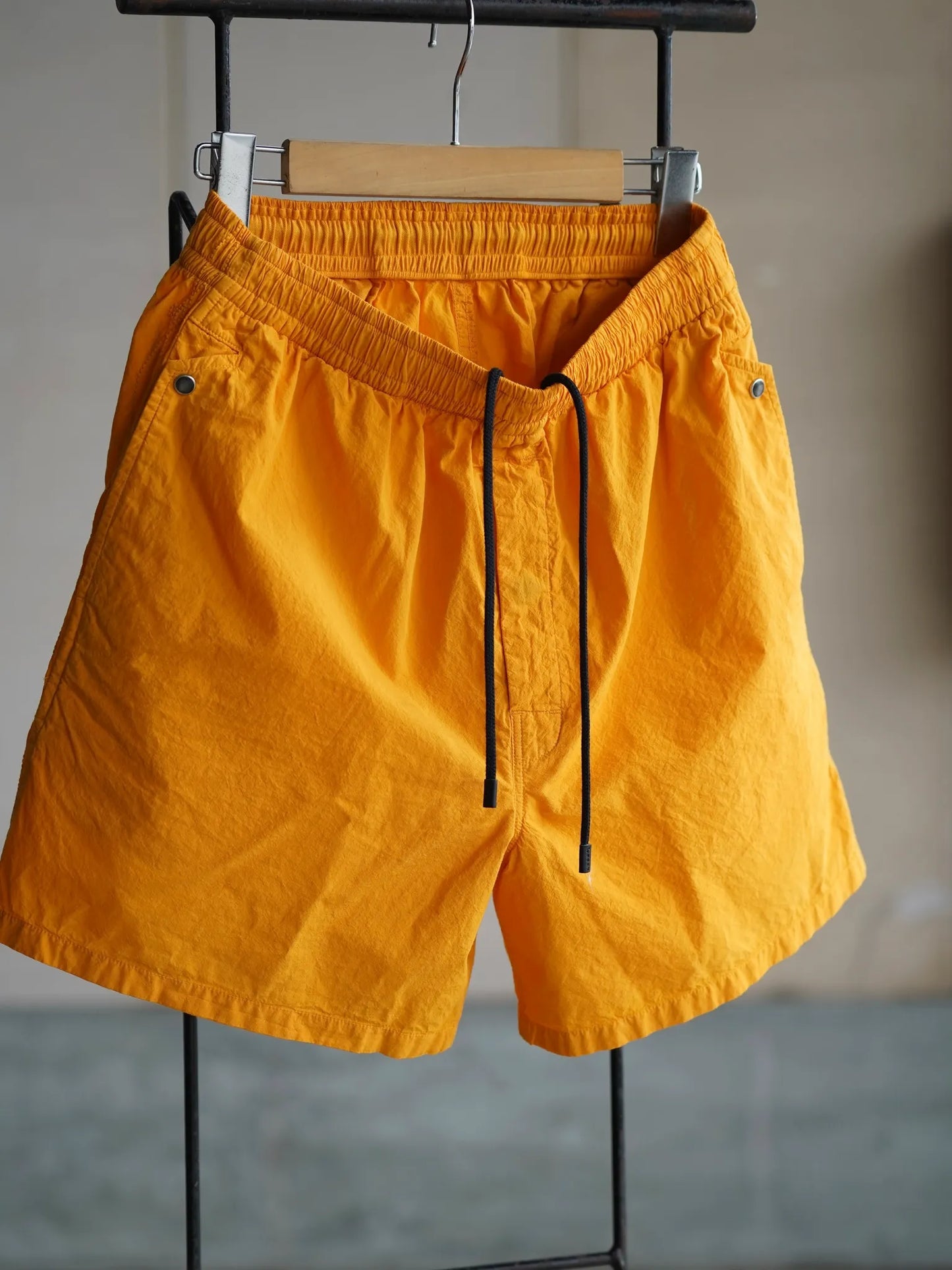SARTO | [COTTON HIGH COUNT ENZYME] SHORT PANTS GOLDEN EYE