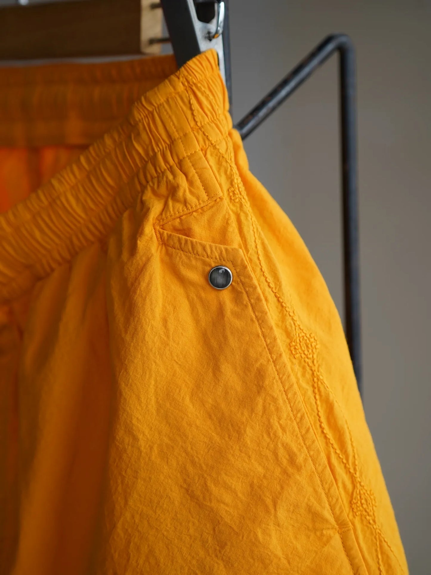 SARTO | [COTTON HIGH COUNT ENZYME] SHORT PANTS GOLDEN EYE