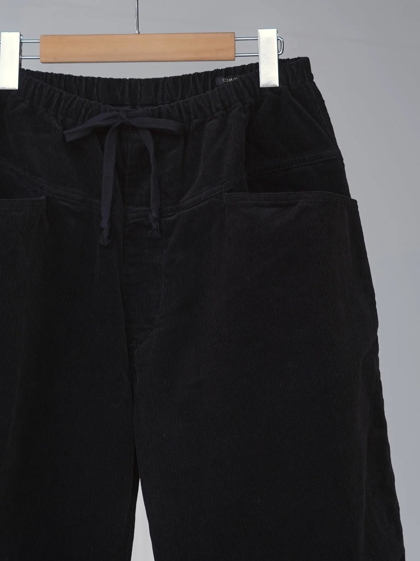 COMOLI | コーデュロイ ドローストリングパンツ BLACK