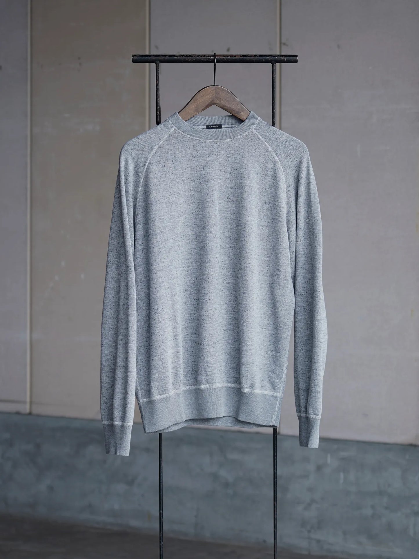 comoli-グレー裏毛-クルーネック-gray-1