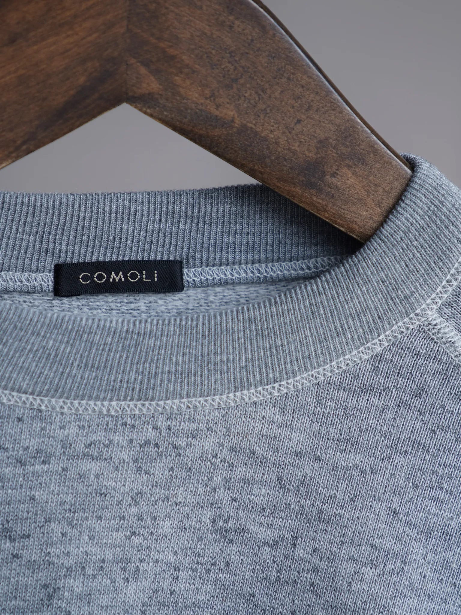 comoli-グレー裏毛-クルーネック-gray-4