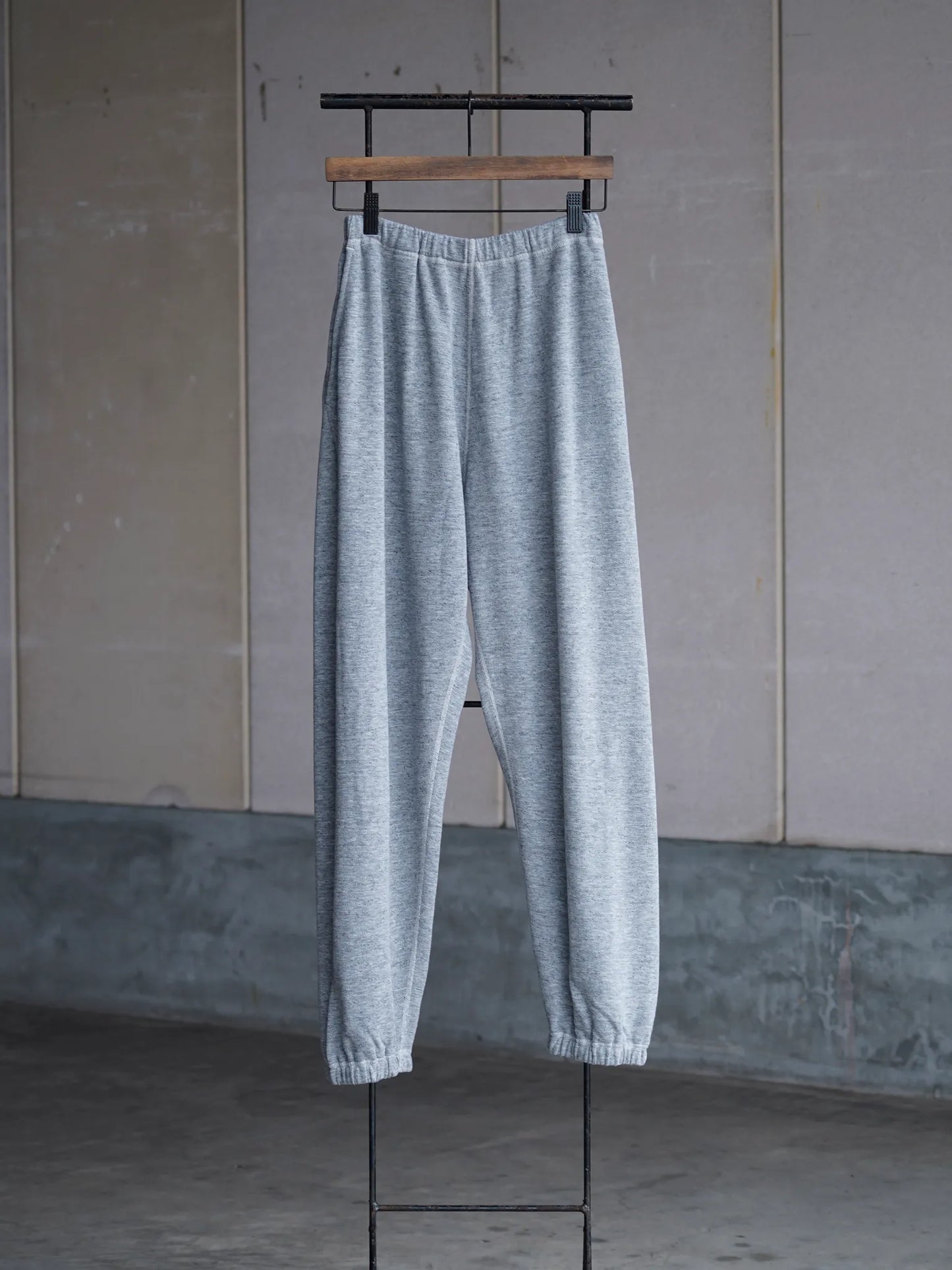 comoli-グレー裏毛-パンツ-gray-1