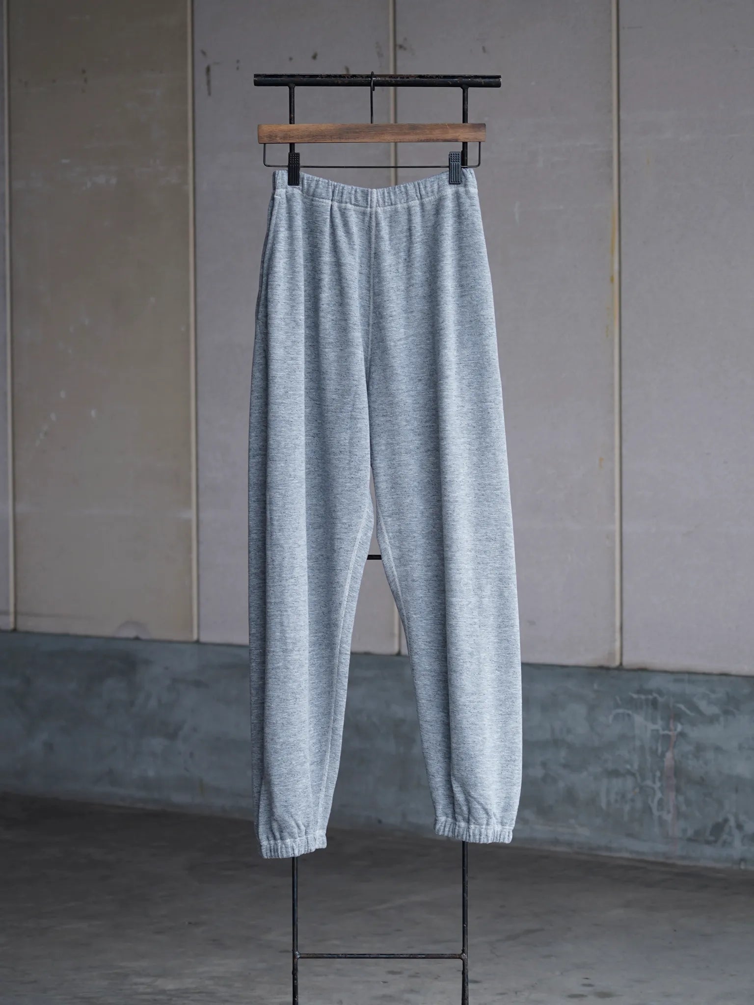 comoli-グレー裏毛-パンツ-gray-1