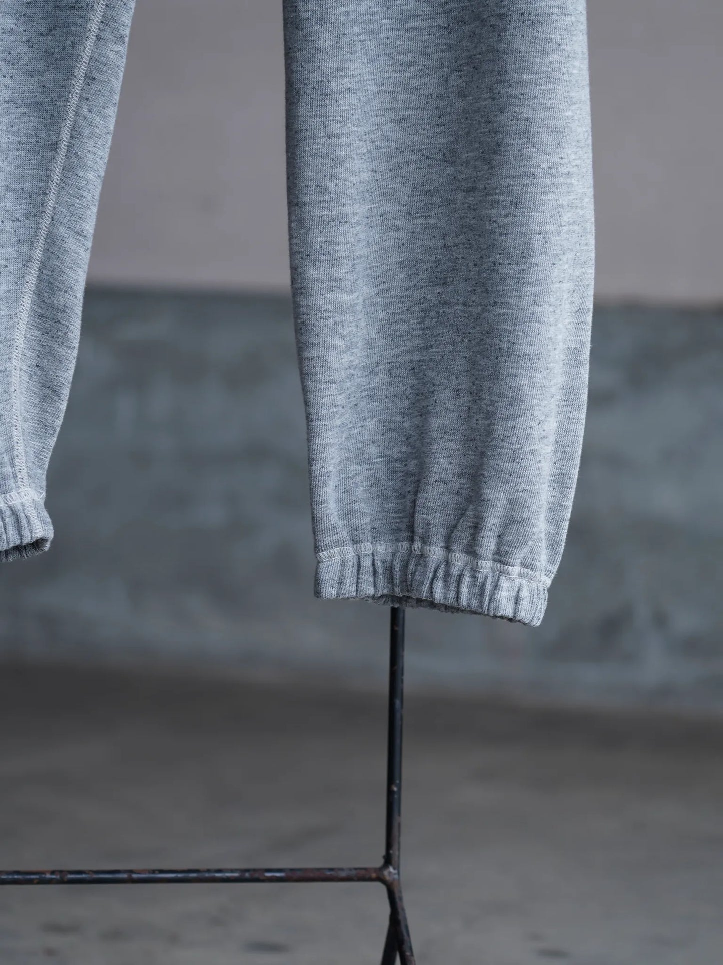 comoli-グレー裏毛-パンツ-gray-4