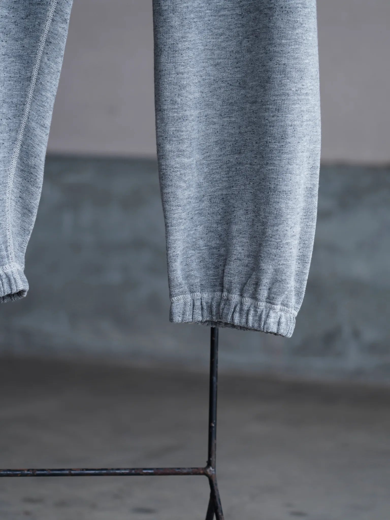 comoli-グレー裏毛-パンツ-gray-4