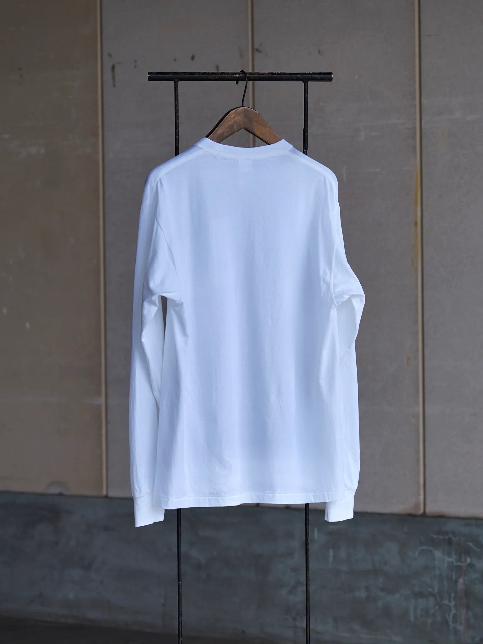 comoli-サープラス-長袖tシャツ-white-2