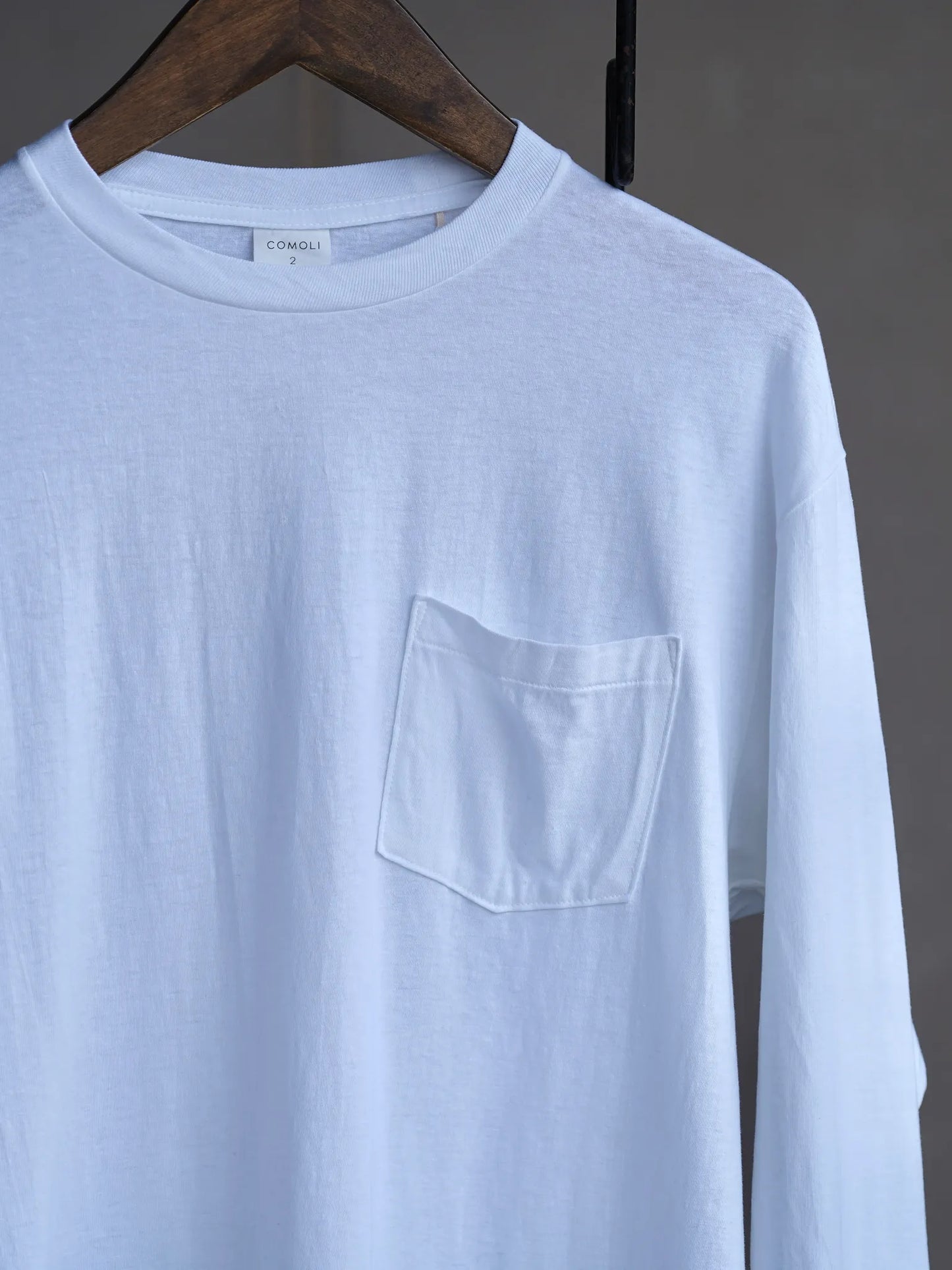 comoli-サープラス-長袖tシャツ-white-3