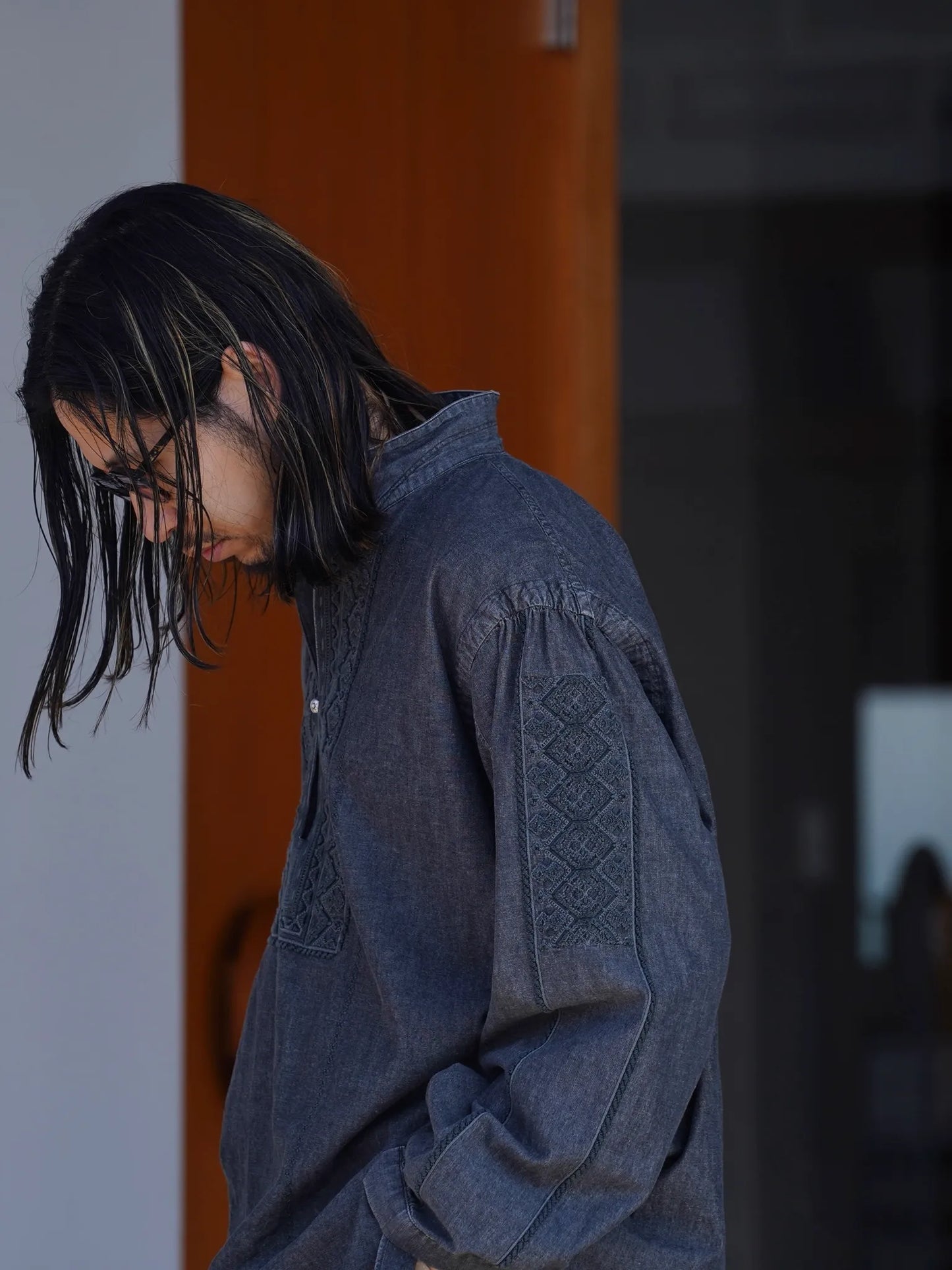 SARTO | [COTTON CHAMBRAY] EMBROIDERY SKIPPER SHIRT WASHED BLACK