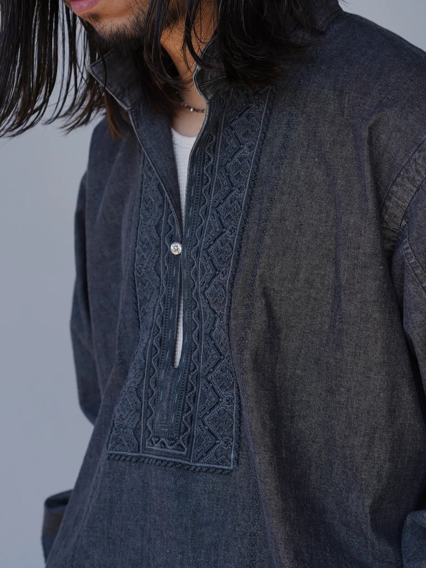 SARTO | [COTTON CHAMBRAY] EMBROIDERY SKIPPER SHIRT WASHED BLACK